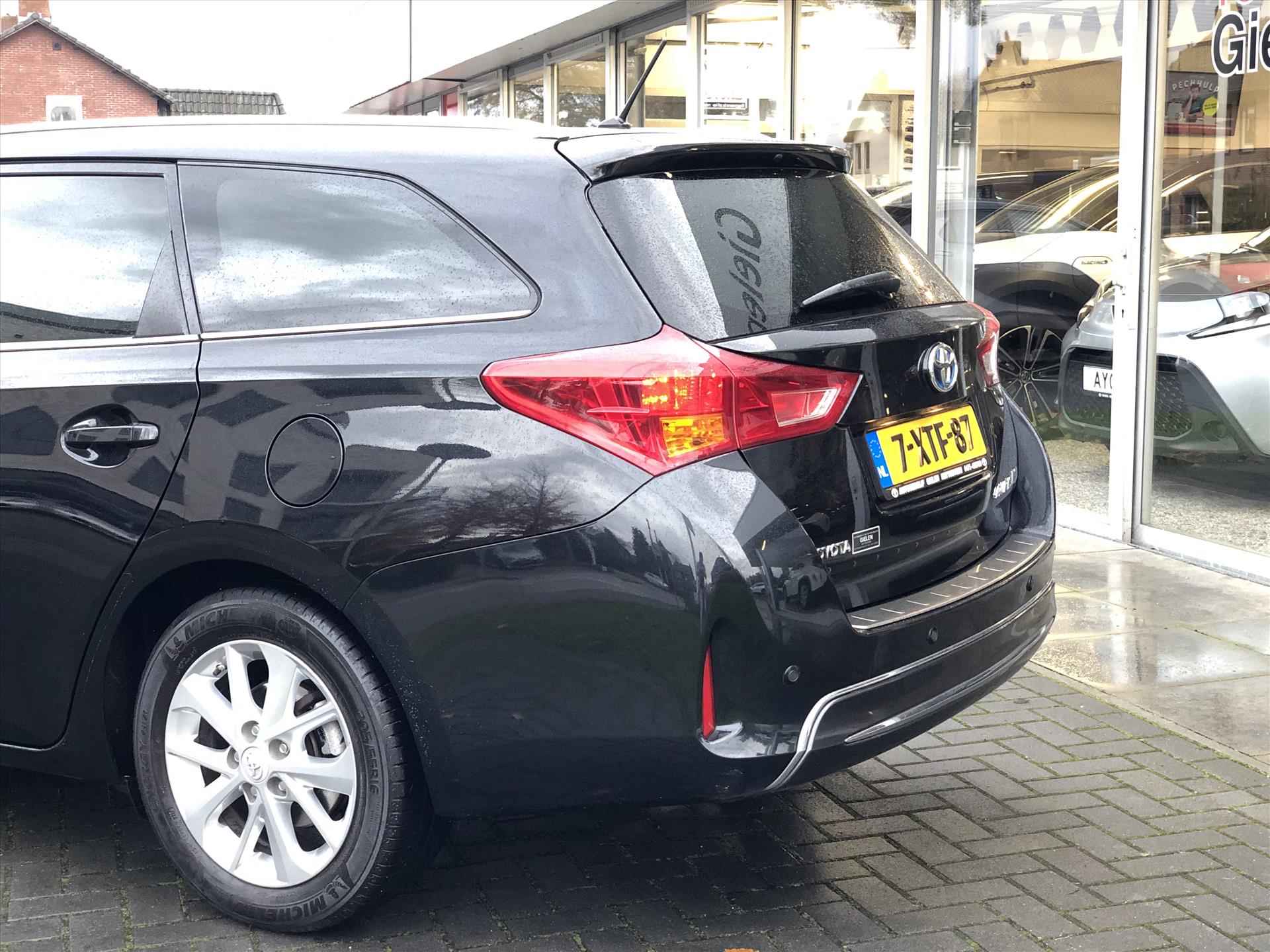 TOYOTA Auris 1.8 Hybrid Lease Plus | Navigatie, Panoramadak, Keyless, Stoelverwarming, Parkeersensoren - 9/42