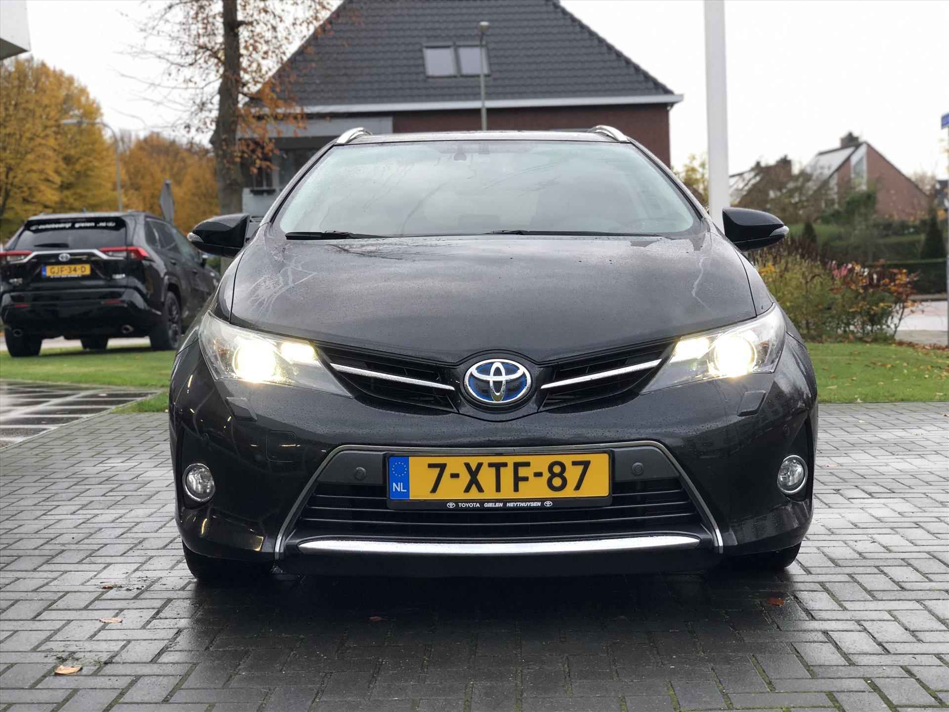 TOYOTA Auris 1.8 Hybrid Lease Plus | Navigatie, Panoramadak, Keyless, Stoelverwarming, Parkeersensoren - 10/42