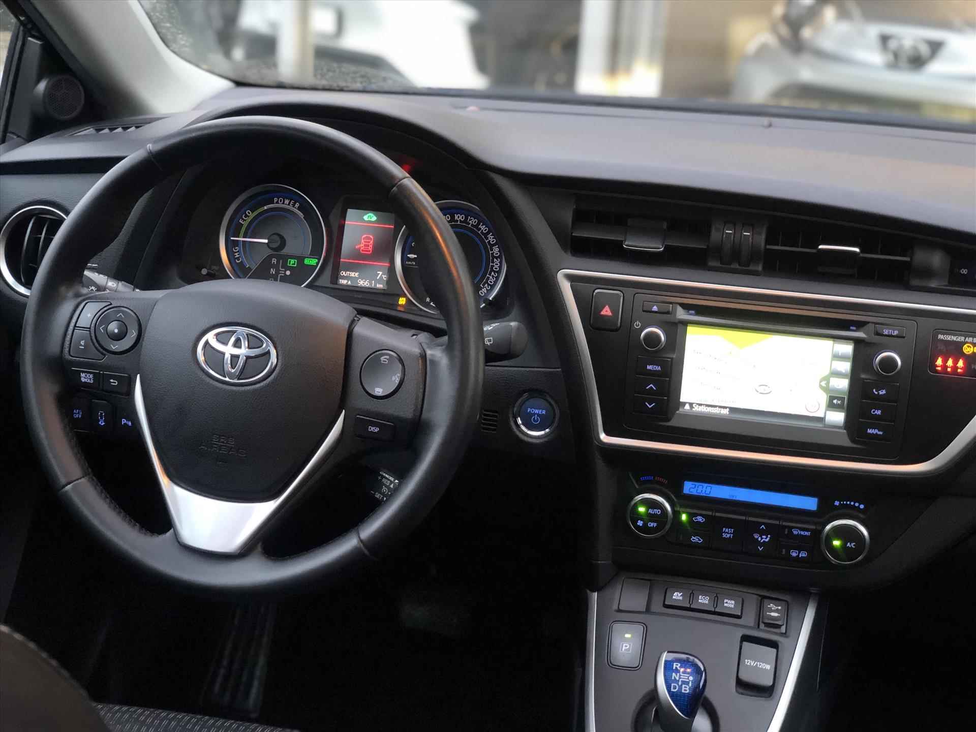 TOYOTA Auris 1.8 Hybrid Lease Plus | Navigatie, Panoramadak, Keyless, Stoelverwarming, Parkeersensoren - 15/42