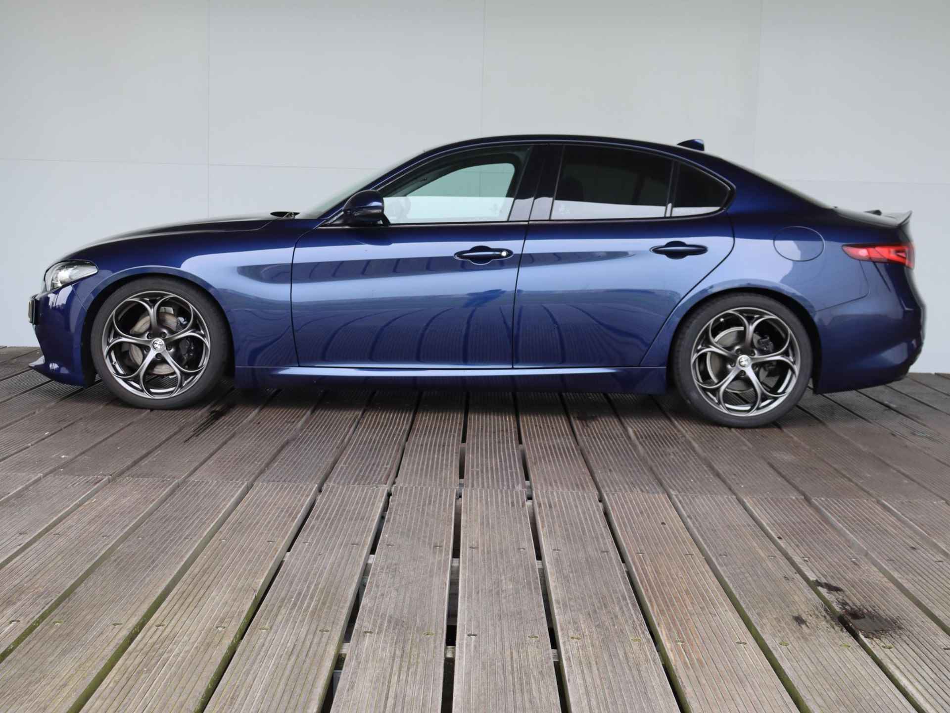 Alfa Romeo Giulia 2.0T Competizione | 19"Breedte set | Xenon | Navi | Ragazzon Uitlaat | - 3/34