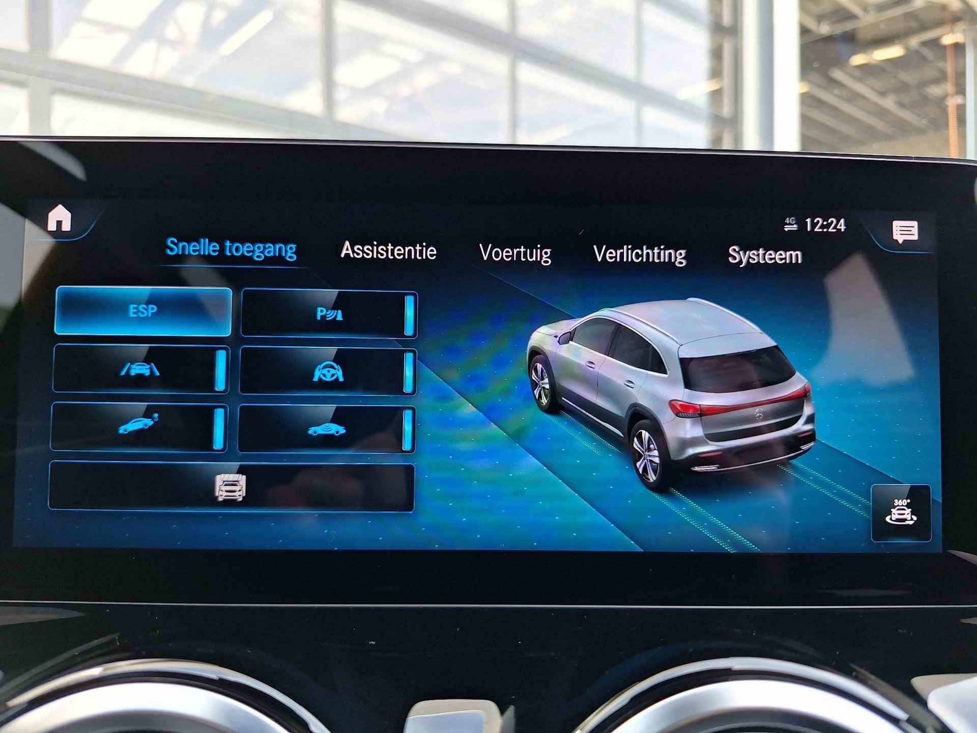 Mercedes-Benz EQA 250 | Panoramadak | RijAssistentie Pakket | Nightpakket | Achteruitrijcamera | Memorystoelen Verwarmd | Sfeerverlichting | Apple & Android Carplay | Showmodel SALE - 28/42