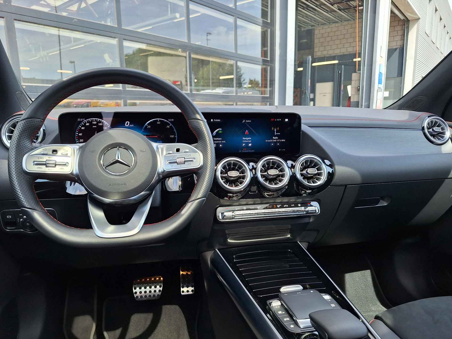 Mercedes-Benz EQA 250 | Panoramadak | RijAssistentie Pakket | Nightpakket | Achteruitrijcamera | Memorystoelen Verwarmd | Sfeerverlichting | Apple & Android Carplay | Showmodel SALE - 10/42