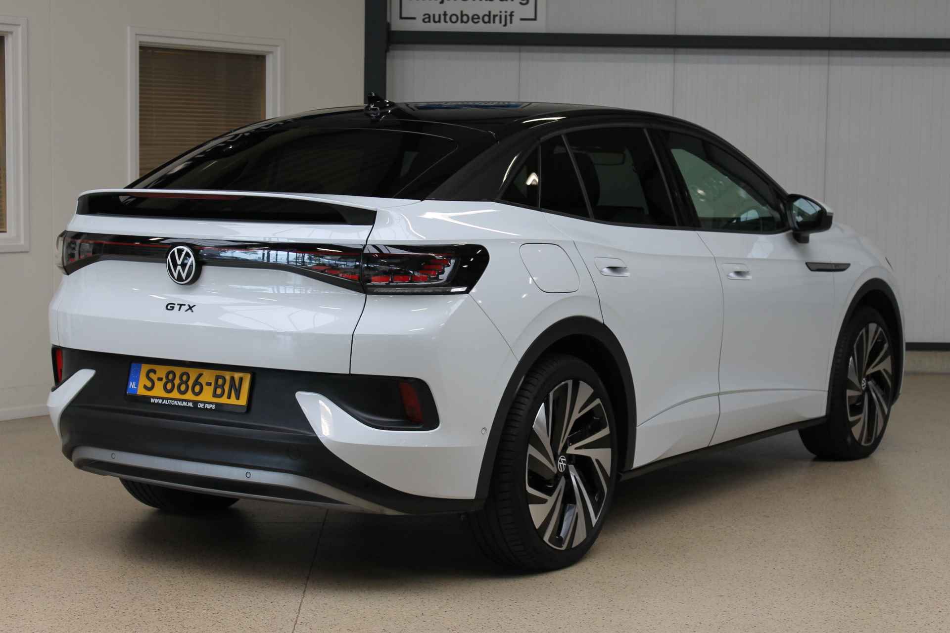 Volkswagen ID.5 GTX 300pk 77 kWh | NL-auto | Panoramadak | Warmtepomp | Let op: dit voertuig word door ons zelf gereden, belt u daarom a.u.b. voor een afspraak zodat de auto zeker aanwezig is | nieuwprijs was € 62.995,- ALL-IN RIJKLAARPRIJS - 10/54