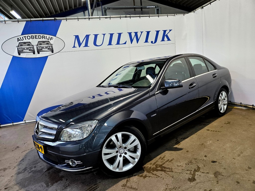 MERCEDES-BENZ C-klasse 180 CGI BlueEFFICIENCY Business Class Avantgarde / Trekhaak / NL