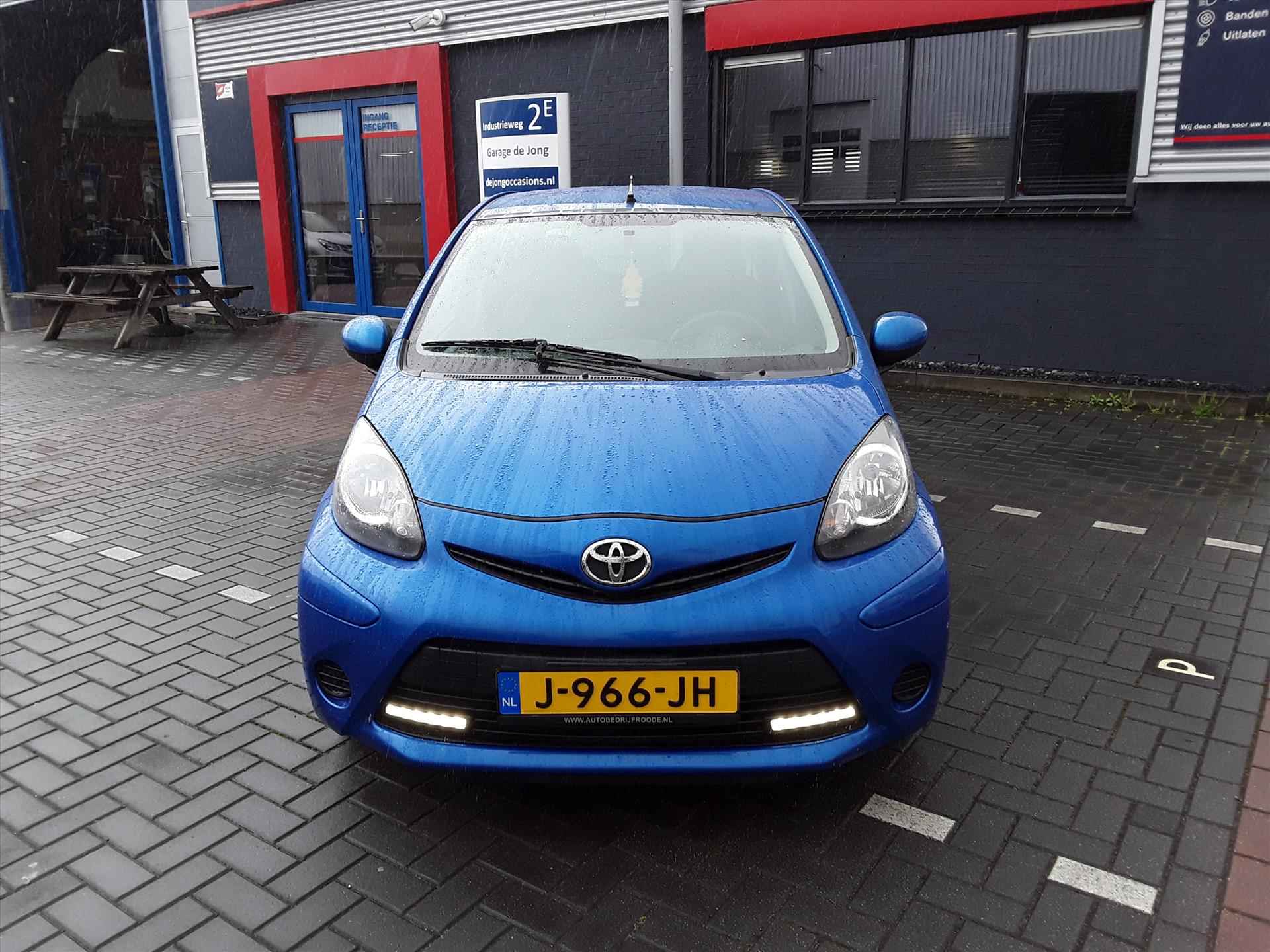 TOYOTA Aygo 1.0 12V VVT-I 5DRS Comfort - 2/20