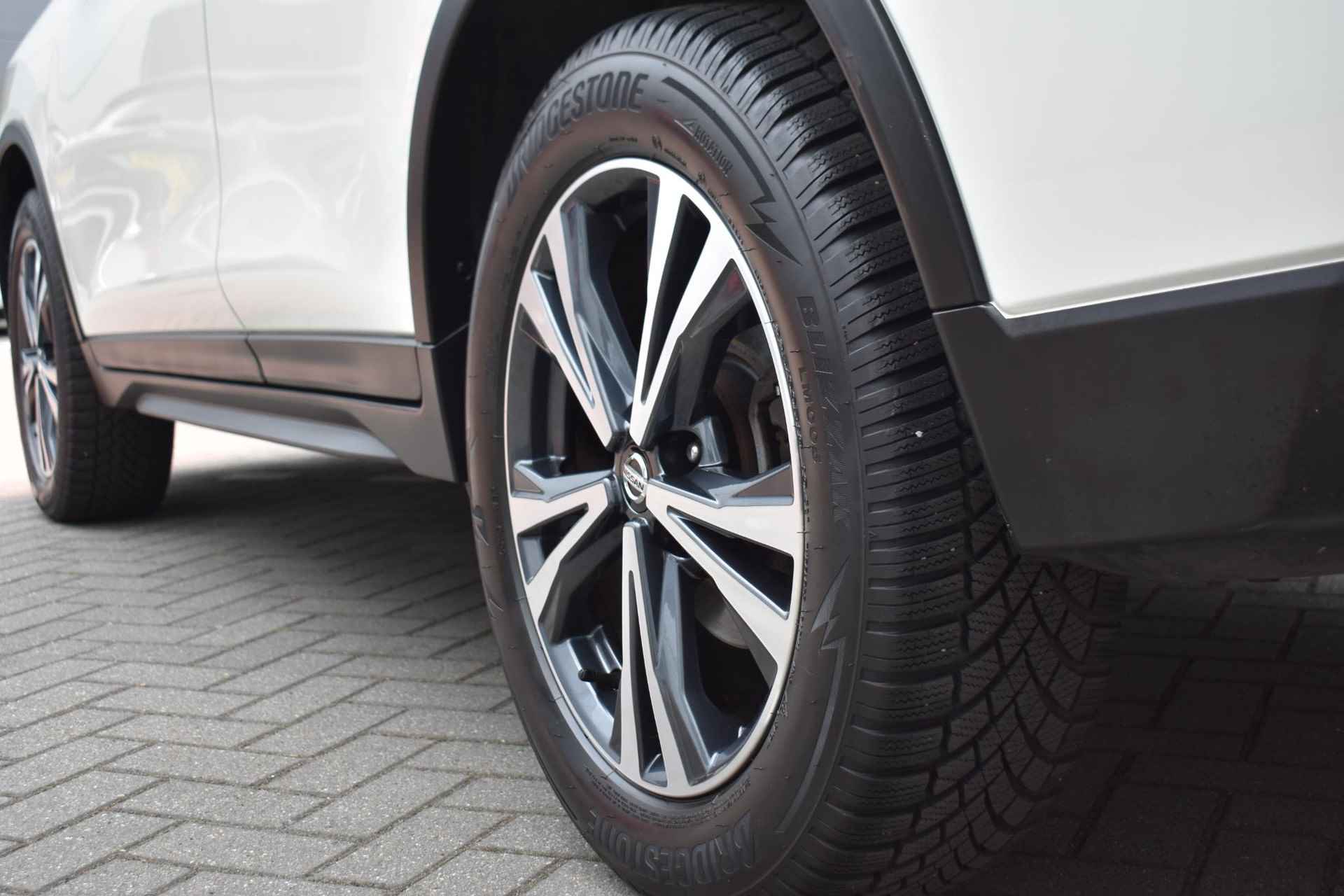 Nissan X-Trail 1.6 DIG-T N-Connecta | Navigatie | Panorama Dak | 360 camera | Cruise & Climate Control | Dealer Onderhouden - 7/29