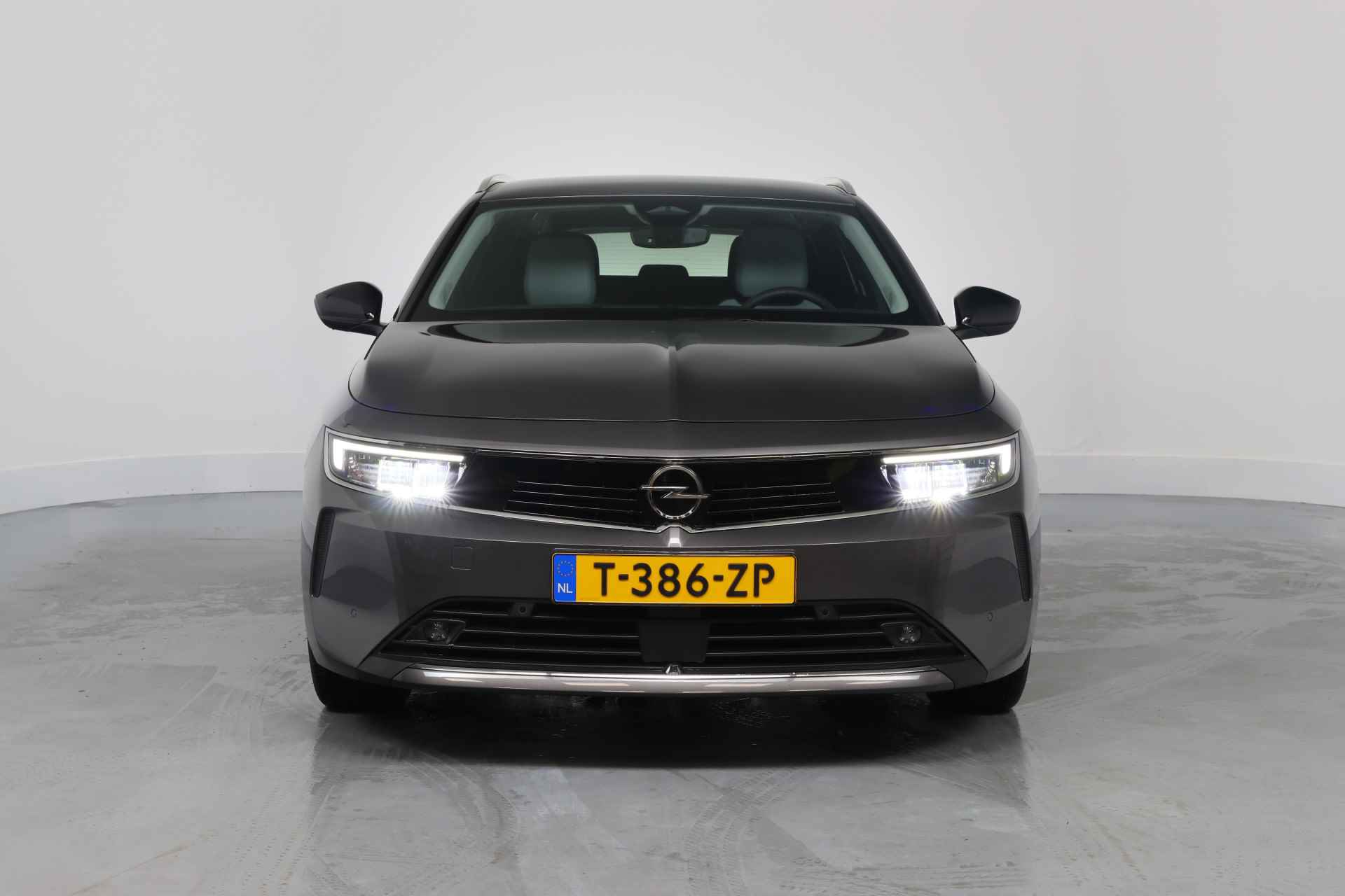 Opel Astra Sports Tourer 1.2 Elegance | AGR Stoel | Adaptive Cruise | Elektr achterklep | Camera | Keyless | Dodehoek waarschuwing - 2/40