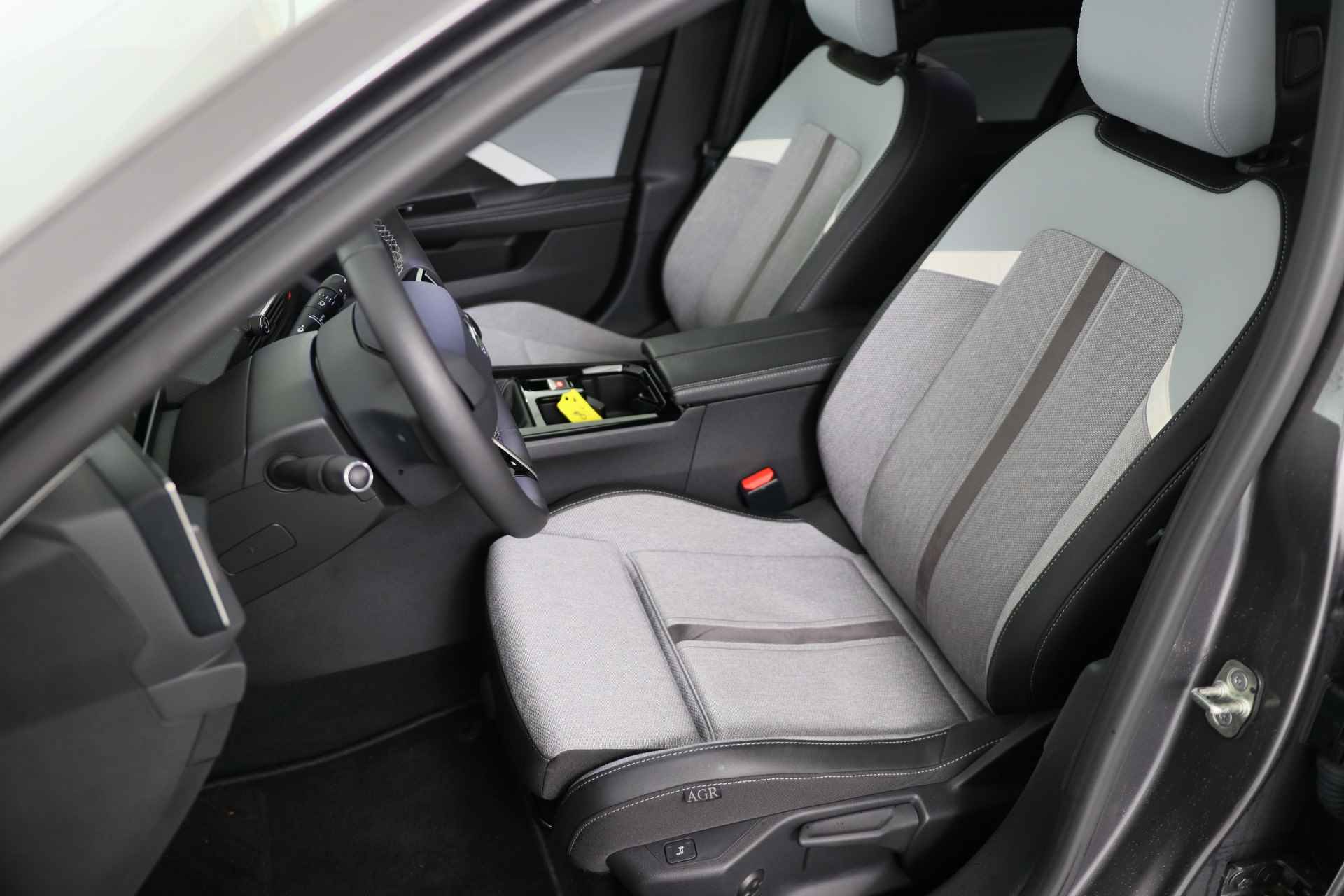 Opel Astra Sports Tourer 1.2 Elegance | AGR Stoel | Adaptive Cruise | Elektr achterklep | Camera | Keyless | Dodehoek waarschuwing - 8/40