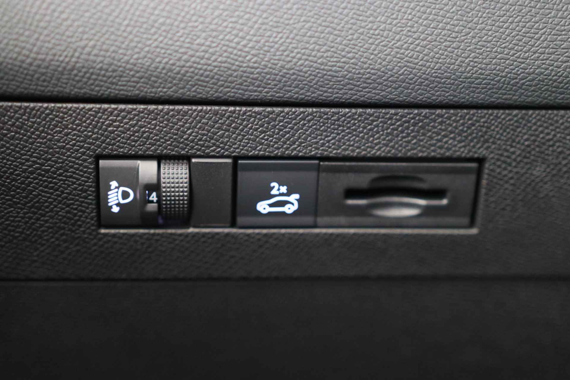 Opel Astra Sports Tourer 1.2 Elegance | AGR Stoel | Adaptive Cruise | Elektr achterklep | Camera | Keyless | Dodehoek waarschuwing - 32/40