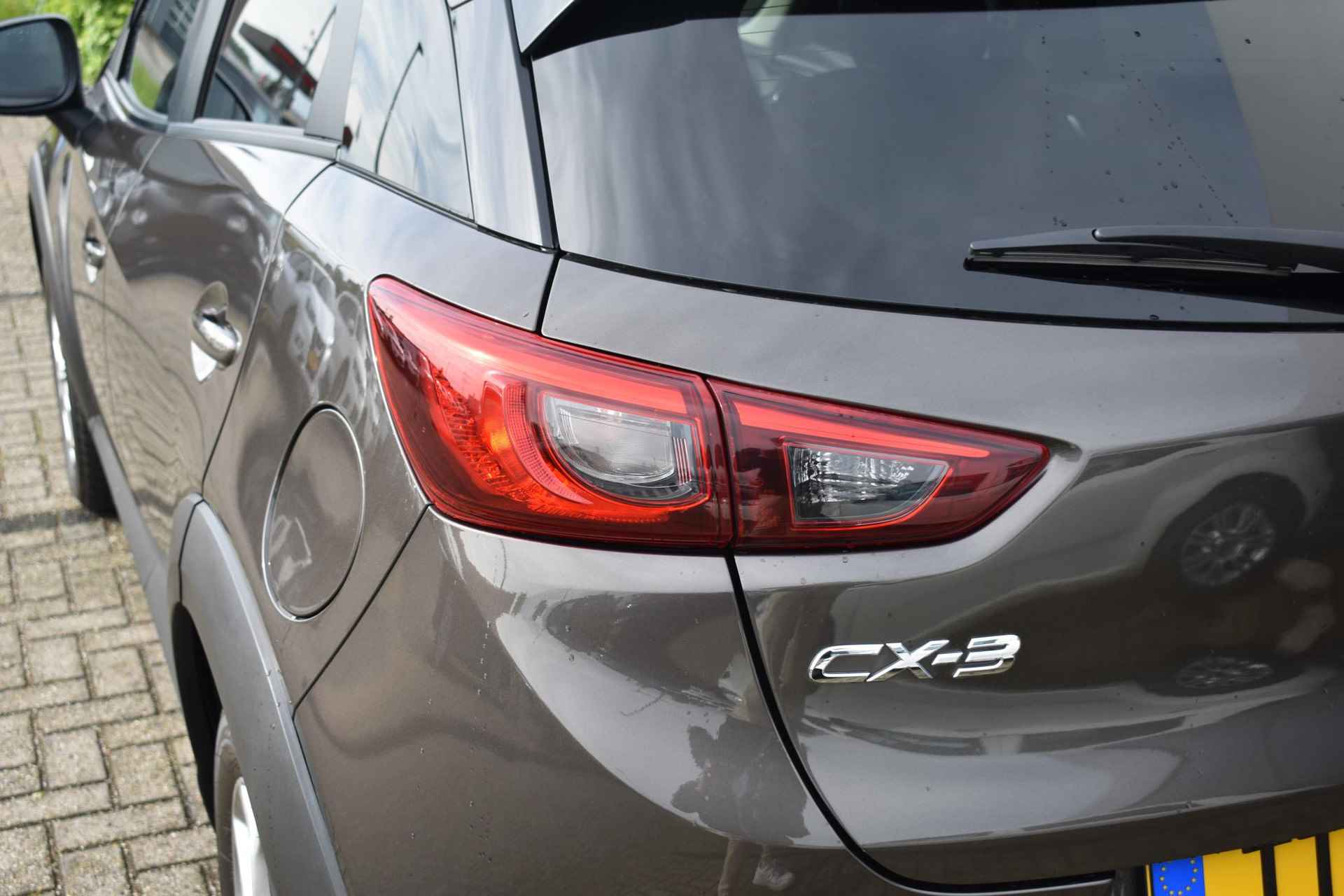 Mazda CX-3 2.0 SkyActiv-G Dynamic 120pk | Navigatie | Stoelverwarming | DAB | Dodenhoek detectie | Incl. set losse velgen - 13/35