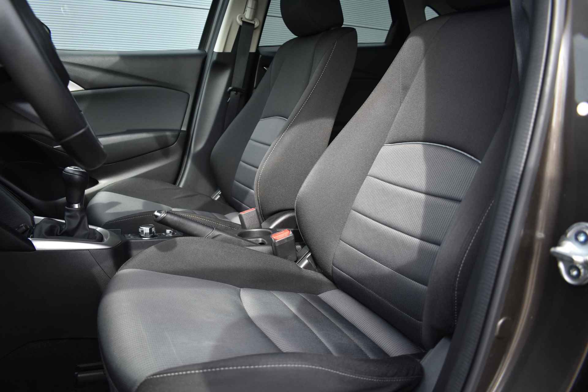 Mazda CX-3 2.0 SkyActiv-G Dynamic 120pk | Navigatie | Stoelverwarming | DAB | Dodenhoek detectie | Incl. set losse velgen - 18/35