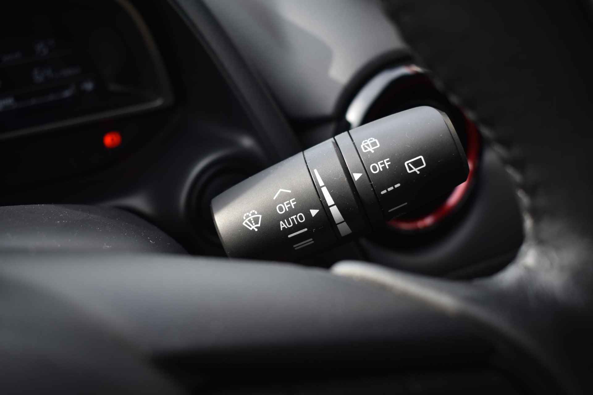 Mazda CX-3 2.0 SkyActiv-G Dynamic 120pk | Navigatie | Stoelverwarming | DAB | Dodenhoek detectie | Incl. set losse velgen - 33/35