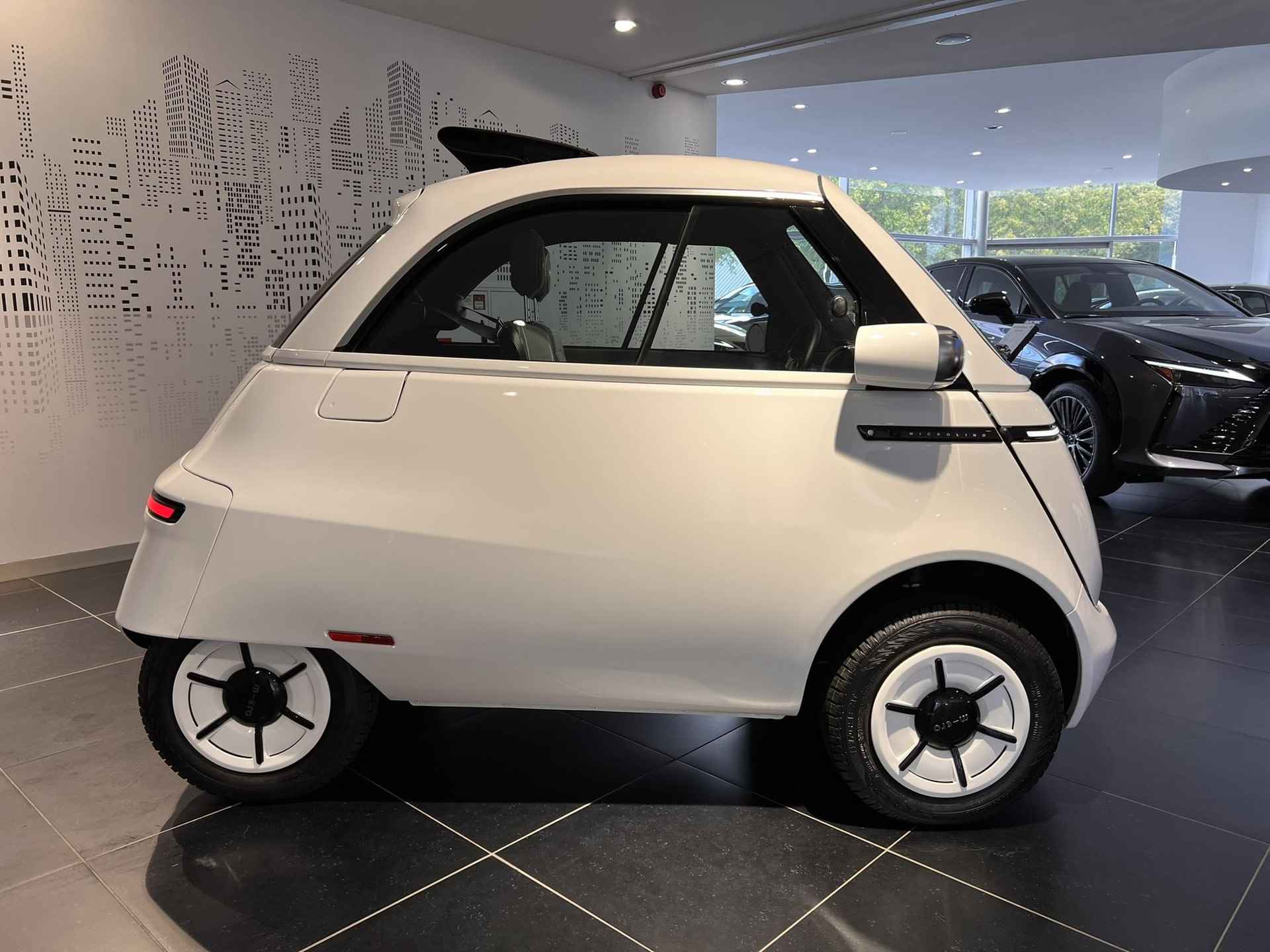 Microlino Competizione 10.5 kWh Competizione 100% ELEKTRISCH UNIEK EYECATCHER ZONNEDAK 177KM WLTP - 8/24