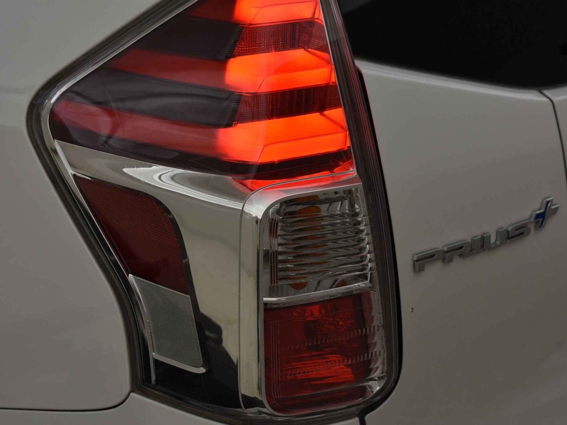 Toyota Prius Wagon 1.8 Executive | Leder | JBL audio | LED | 7-persoons - 18/35