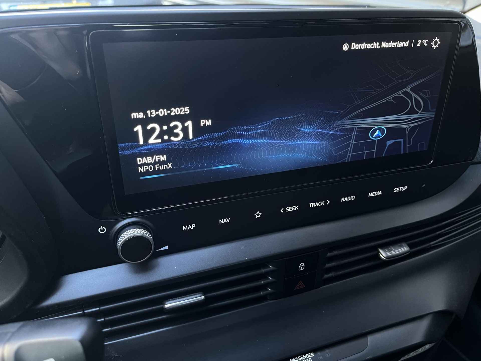 Hyundai i20 1.0 T-GDI Automaat 7-Traps 100 PK Premium | Keyless entry | Navigatie Apple Carplay & Android auto | WinterPack | Camera - 27/46