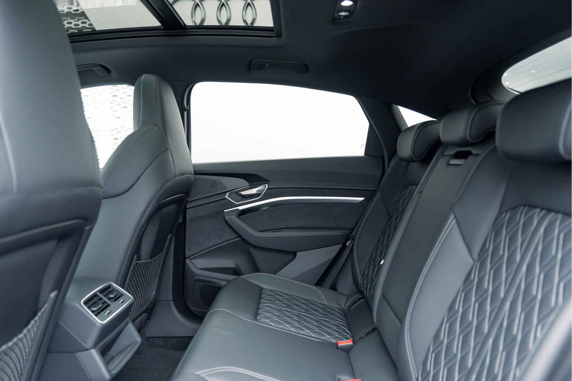 Audi Q8 SQ8 Sportback e-tron 370 kW / 504 PK | ASSIST. TOUR & CITY & PARK | HEAD-UP | PANO-DAK | B&O | COMFORT-KEY - 13/48