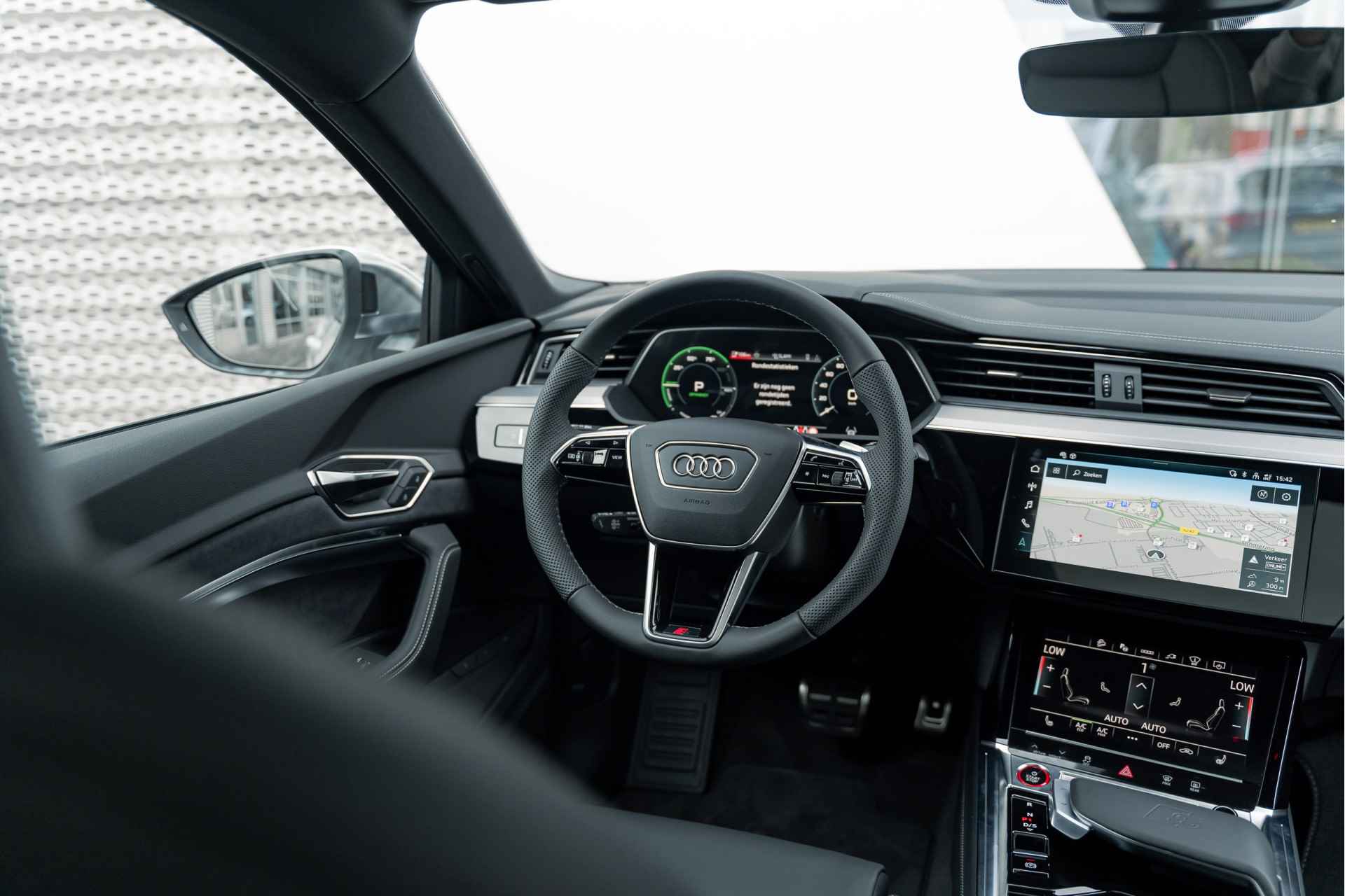 Audi Q8 SQ8 Sportback e-tron 370 kW / 504 PK | ASSIST. TOUR & CITY & PARK | HEAD-UP | PANO-DAK | B&O | COMFORT-KEY - 46/48