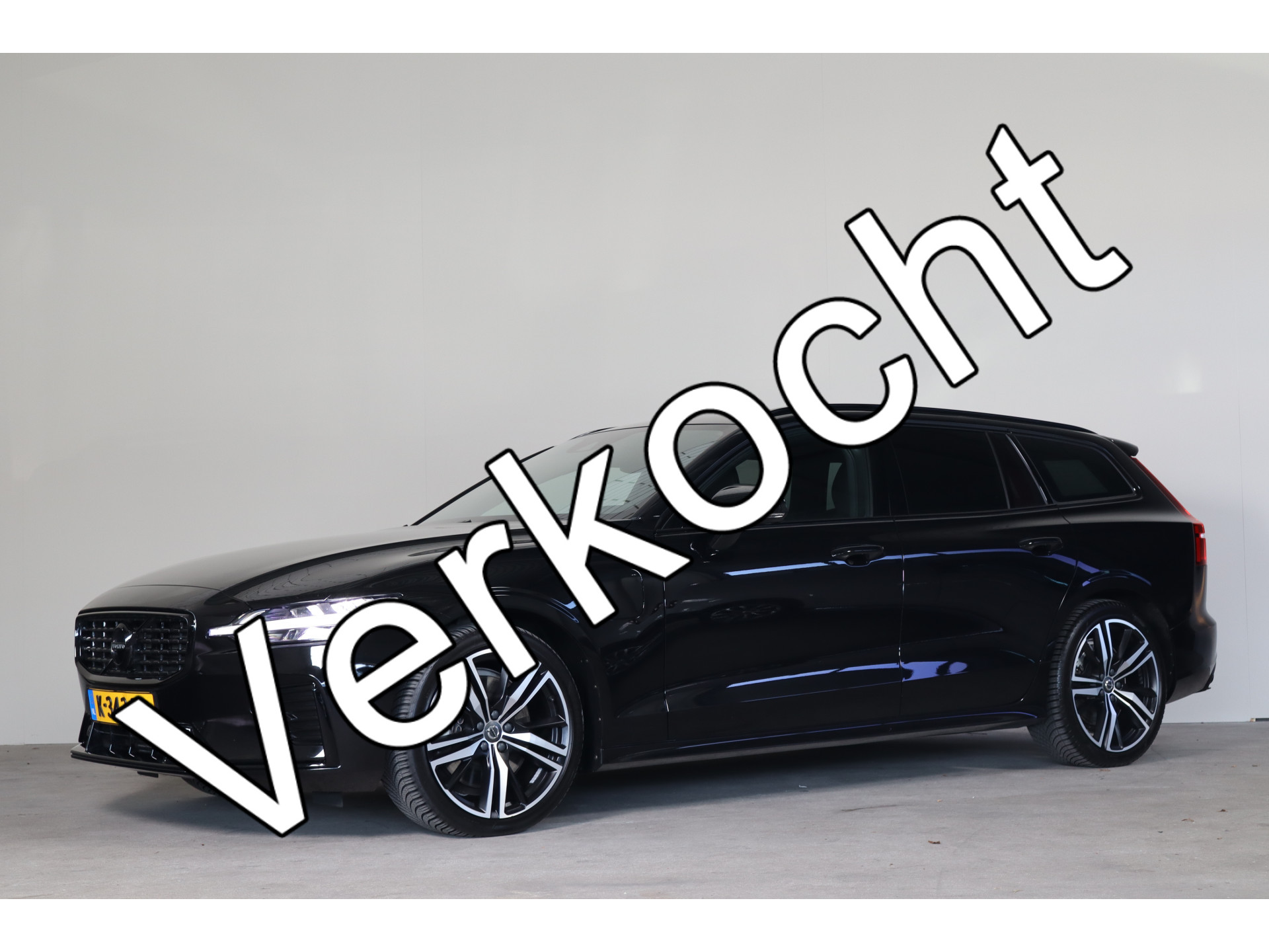 Volvo V60 2.0 T8 Recharge AWD R-Design NL-Auto!! Adap-Cruise I Apple-Carplay I Mem.Seat