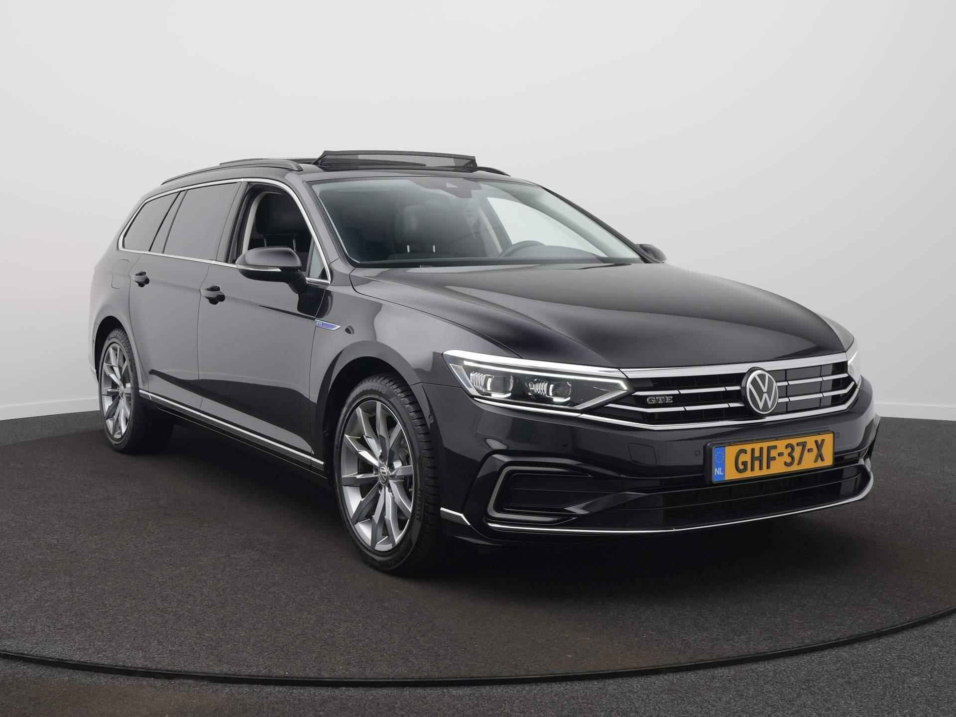 Volkswagen Passat Variant 1.4 TSI PHEV GTE Business Panoramadak / Trekhaak / Virtual Cockpit - 3/57