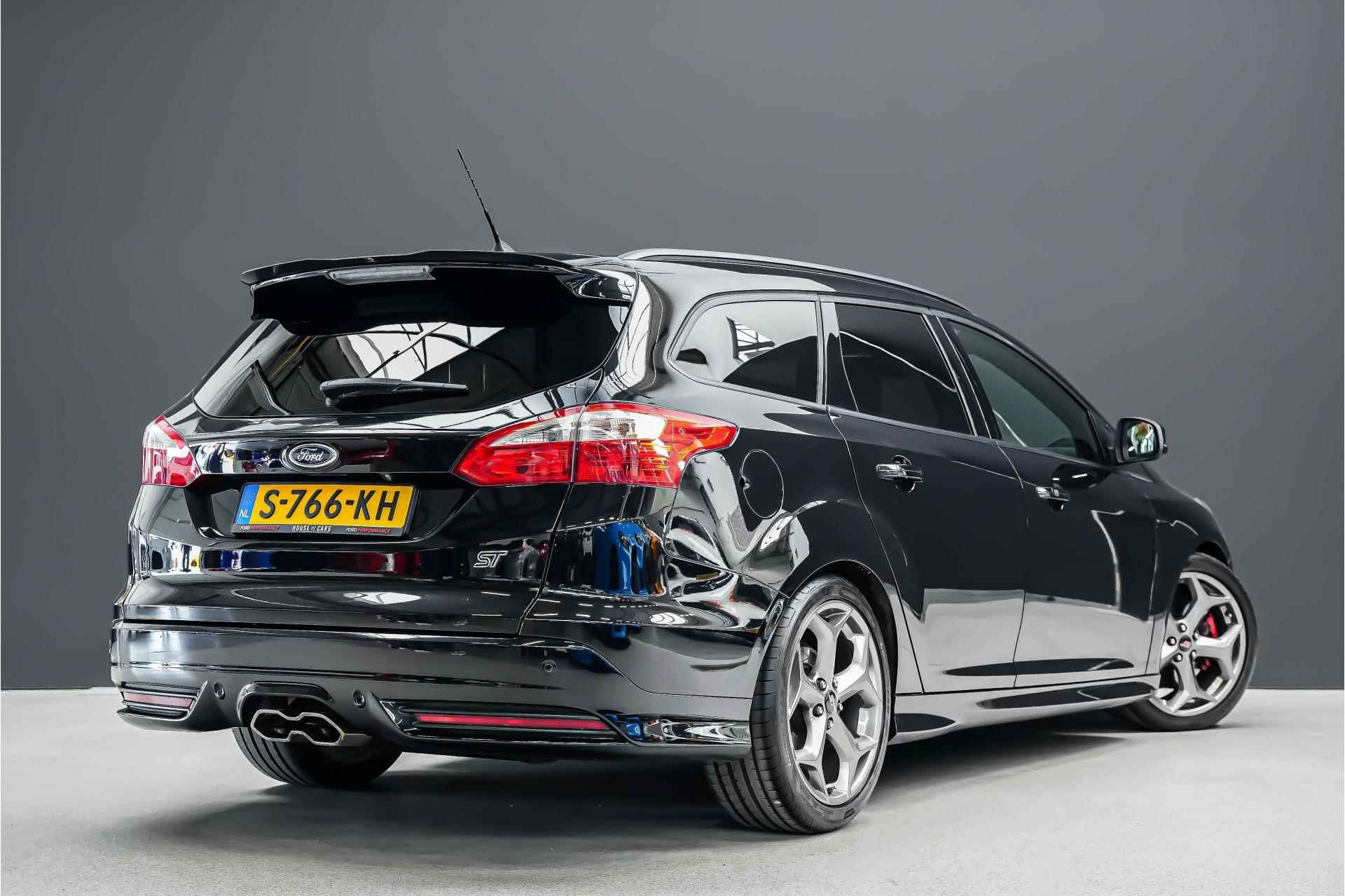 Ford FOCUS Wagon 2.0 250pk ST-2 PERFORMANCE PACK |Maxton|Bi-xenon|BLIS|navi|bluetooth|parkeersensoren en camera|cruise control|stoelverwarming|18"| - 2/35