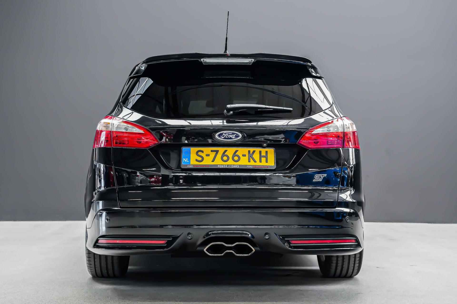 Ford FOCUS Wagon 2.0 250pk ST-2 PERFORMANCE PACK |Maxton|Bi-xenon|BLIS|navi|bluetooth|parkeersensoren en camera|cruise control|stoelverwarming|18"| - 25/35