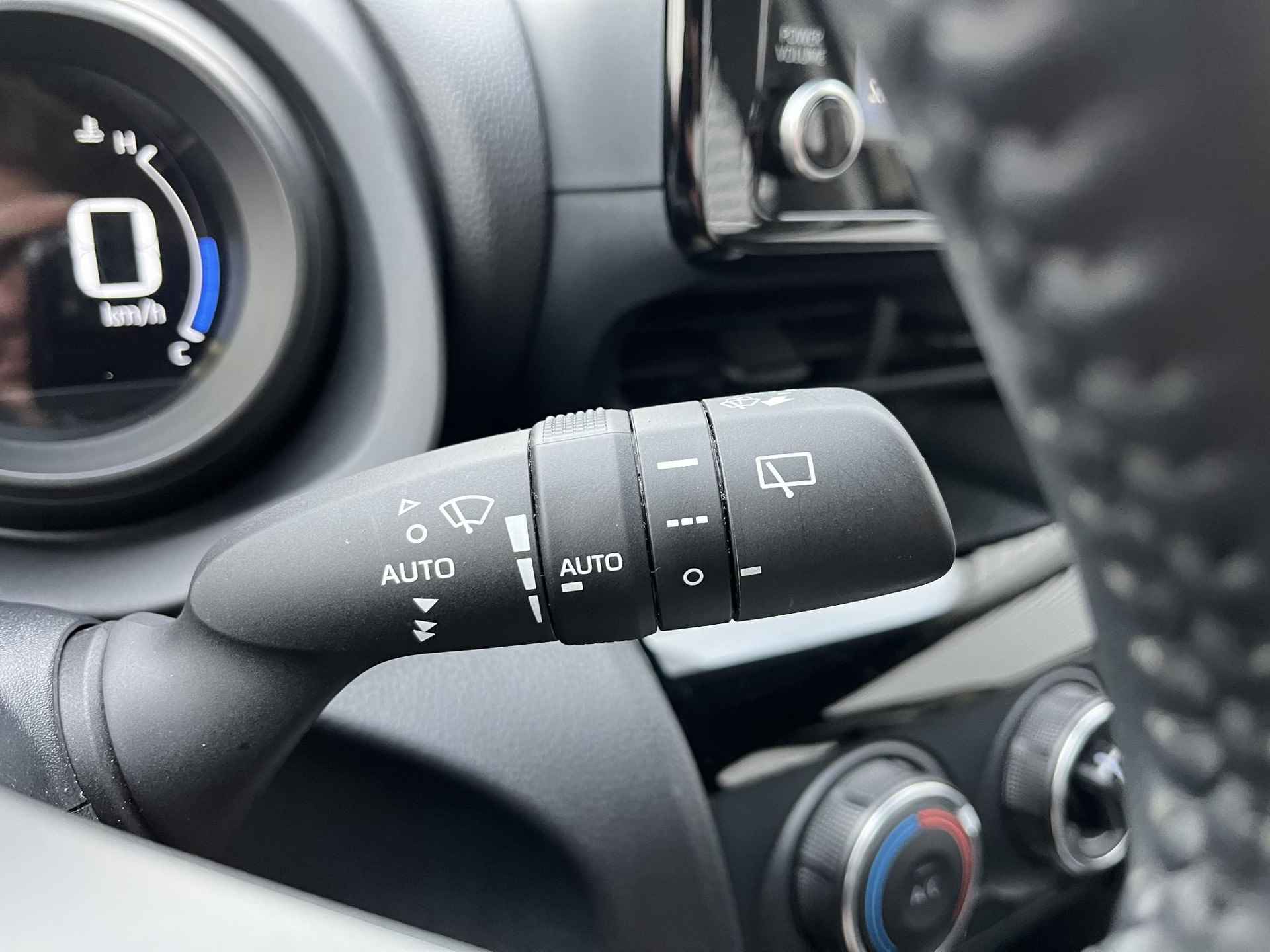 Toyota Yaris Cross 1.5 VVT-I Active Trekhaak, Apple carplay en/of Android auto navigatie, Achteruitrijcamera, Adaptieve cruise control, Climate control, NL-auto, BTW-auto - 25/47