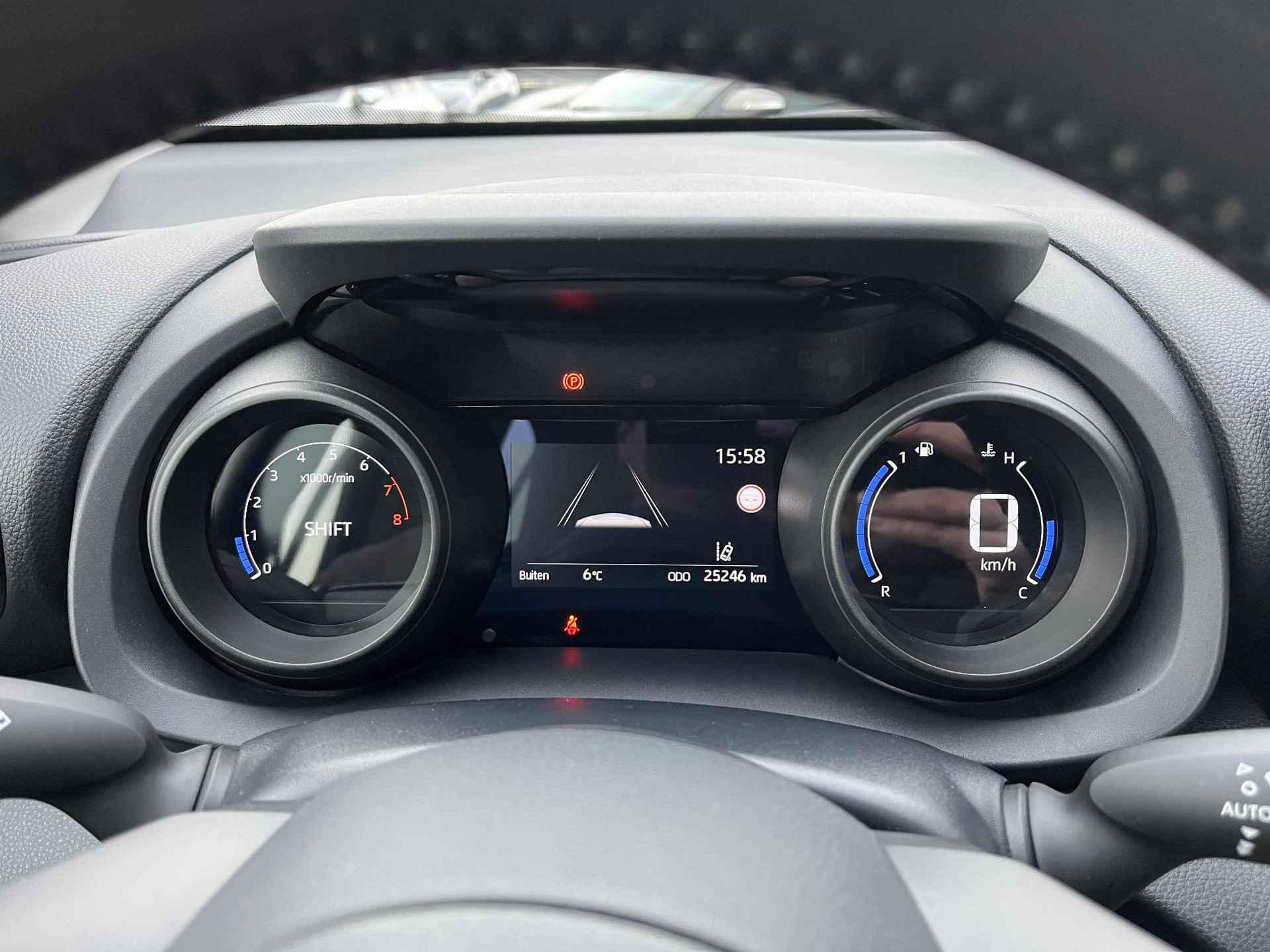 Toyota Yaris Cross 1.5 VVT-I Active Trekhaak, Apple carplay en/of Android auto navigatie, Achteruitrijcamera, Adaptieve cruise control, Climate control, NL-auto, BTW-auto - 26/47