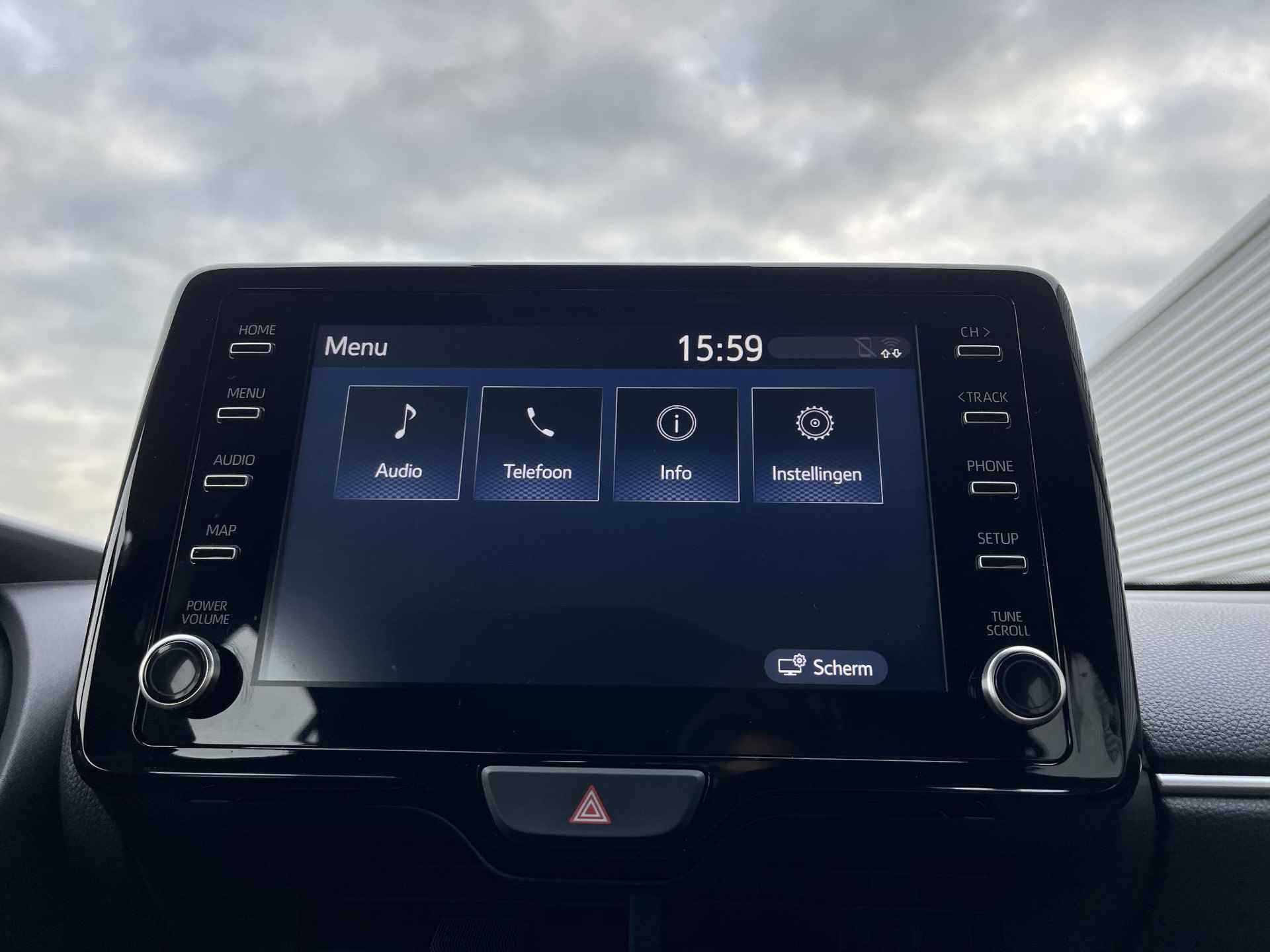 Toyota Yaris Cross 1.5 VVT-I Active Trekhaak, Apple carplay en/of Android auto navigatie, Achteruitrijcamera, Adaptieve cruise control, Climate control, NL-auto, BTW-auto - 33/47