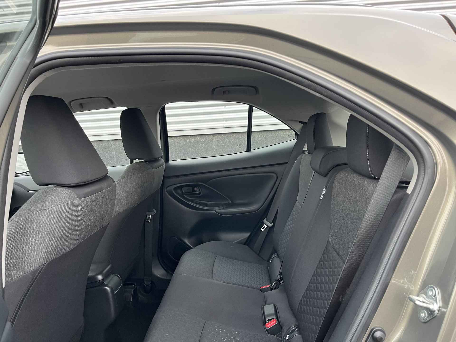 Toyota Yaris Cross 1.5 VVT-I Active Trekhaak, Apple carplay en/of Android auto navigatie, Achteruitrijcamera, Adaptieve cruise control, Climate control, NL-auto, BTW-auto - 41/47