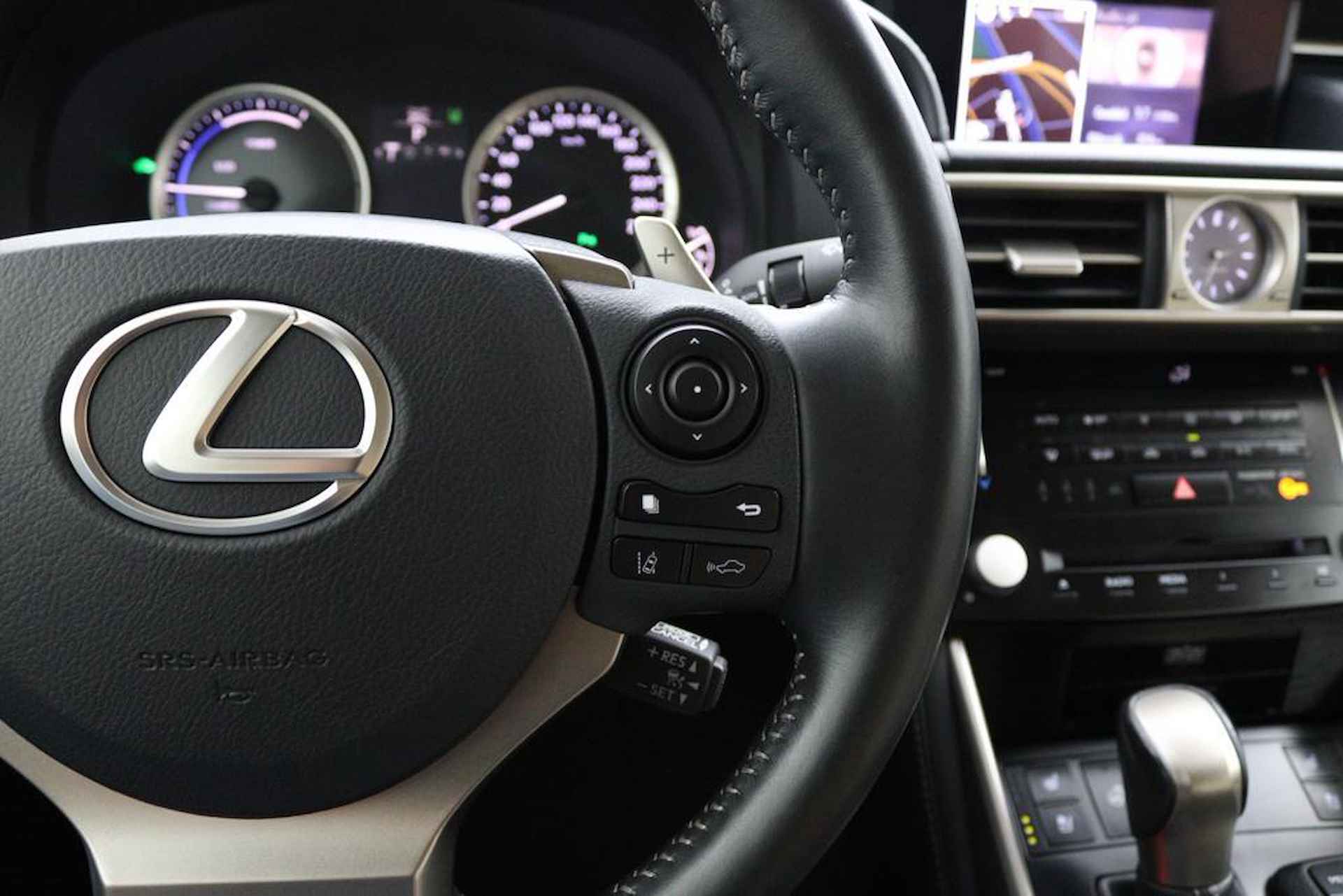 Lexus IS 300h Luxury Line | Navigatie | Schuifkanteldak | Lederen bekleding | Stuur en stoelverwarming | - 21/56