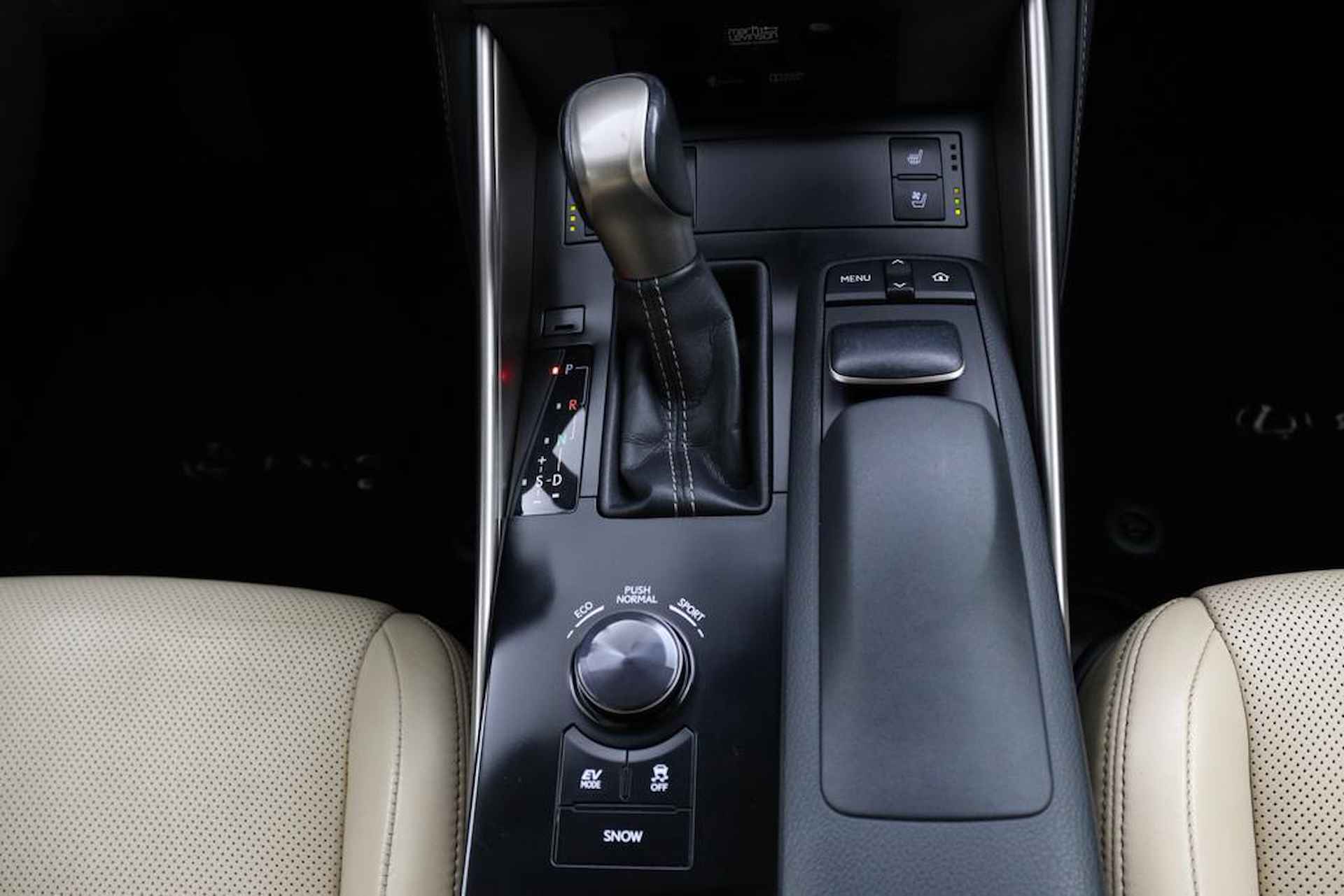 Lexus IS 300h Luxury Line | Navigatie | Schuifkanteldak | Lederen bekleding | Stuur en stoelverwarming | - 24/56