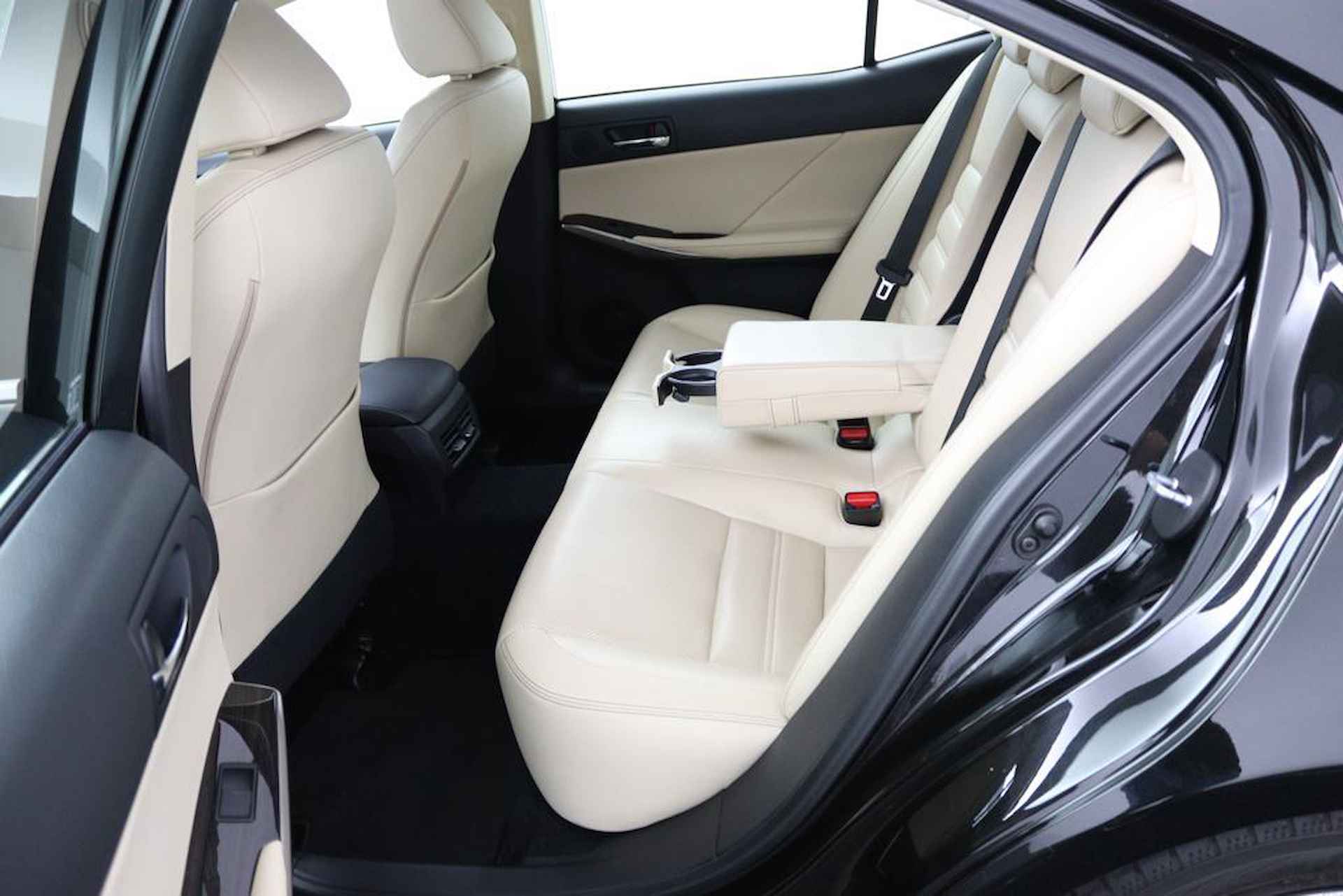 Lexus IS 300h Luxury Line | Navigatie | Schuifkanteldak | Lederen bekleding | Stuur en stoelverwarming | - 37/56