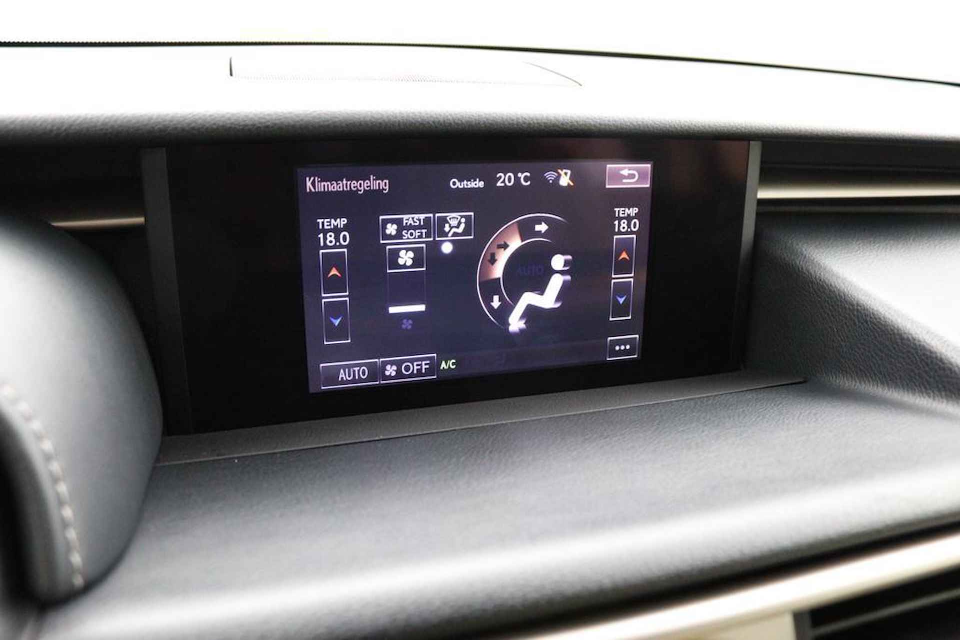 Lexus IS 300h Luxury Line | Navigatie | Schuifkanteldak | Lederen bekleding | Stuur en stoelverwarming | - 48/56