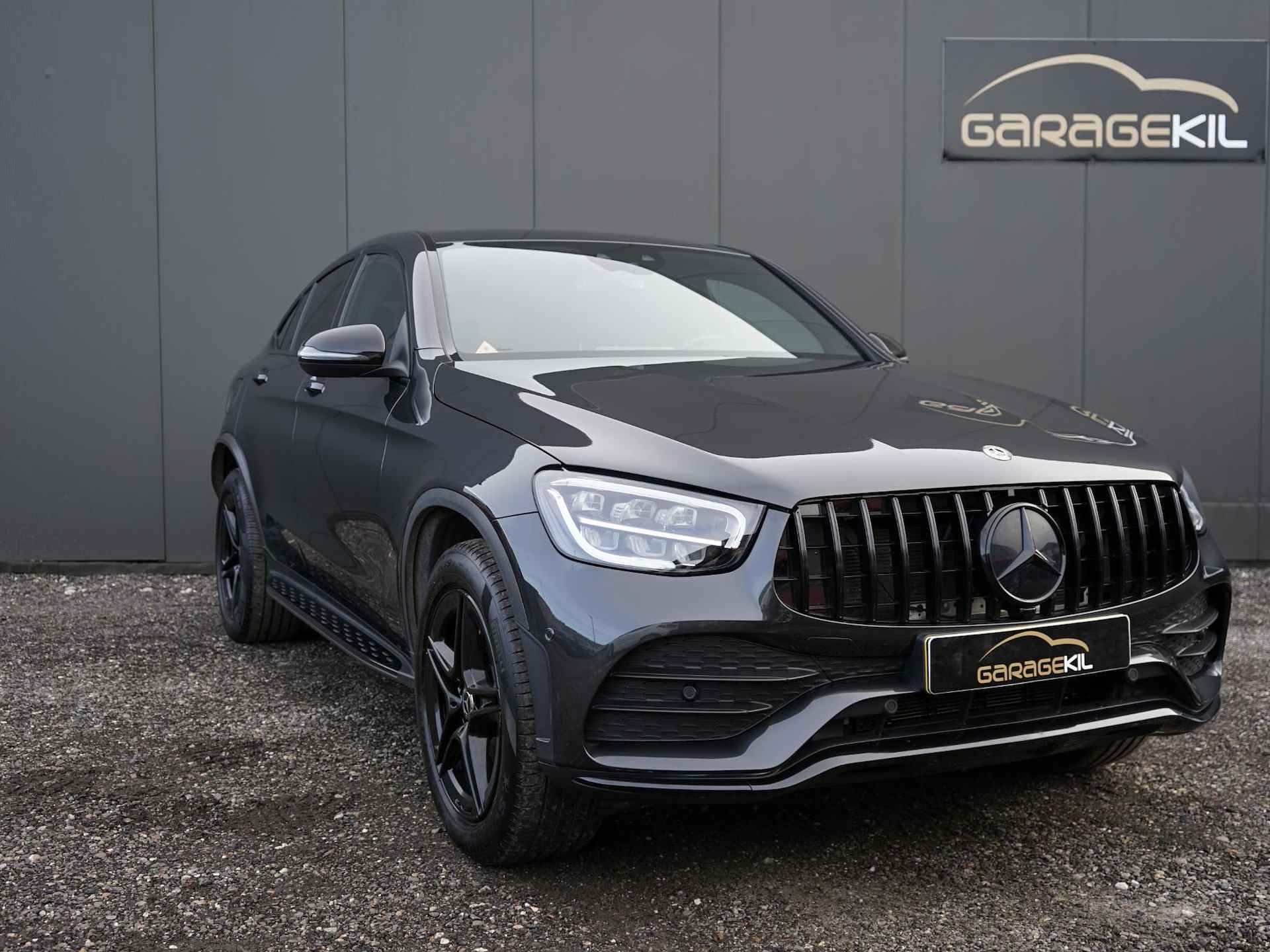 Mercedes-Benz GLC-klasse Coupé 300e 4MATIC Business Solution AMG Side Steps / Full Black / Virtual cockpit / Schuifdak / Dode Hoek / 19'' / LED koplampen - 4/32