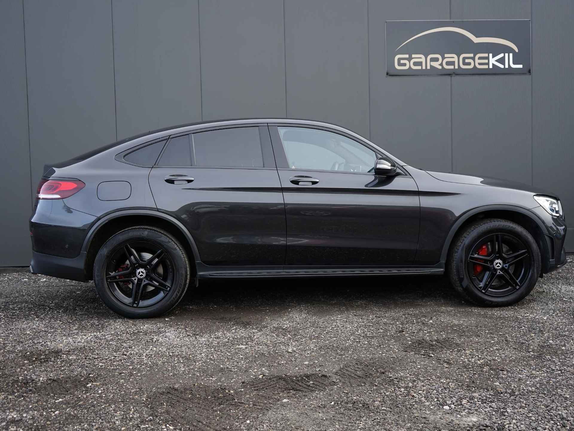 Mercedes-Benz GLC-klasse Coupé 300e 4MATIC Business Solution AMG Side Steps / Full Black / Virtual cockpit / Schuifdak / Dode Hoek / 19'' / LED koplampen - 5/32