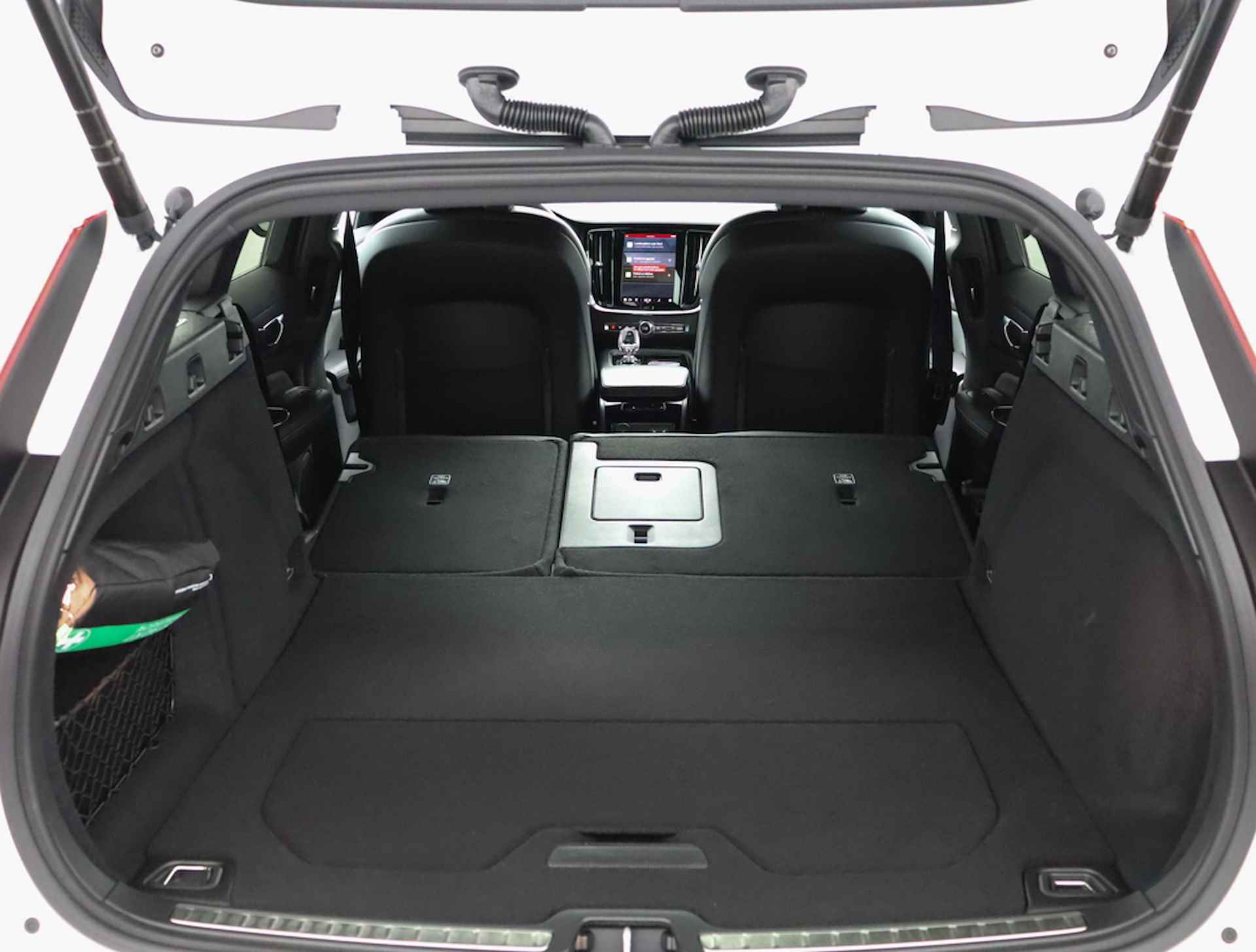 Volvo V60 T6 Recharge AWD Ultimate Dark Direct leverbaar | Visual Park Assist (incl. 360˚ view) | Adaptieve cruise control incl. BLIS | Panoramisch schuif-/kanteldak | Elektrisch verstelbare voorstoelen incl. geheugen | Premium Audio by Harman Kard - 22/70