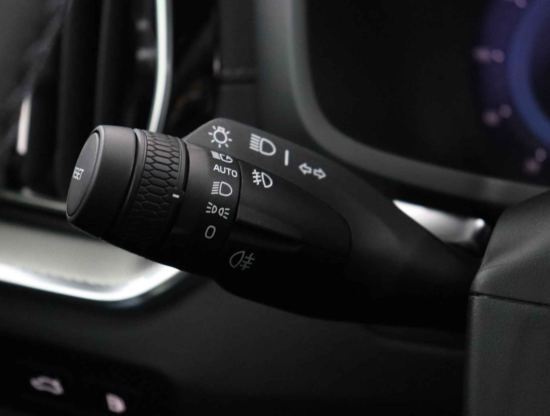 Volvo V60 T6 Recharge AWD Ultimate Dark Direct leverbaar | Visual Park Assist (incl. 360˚ view) | Adaptieve cruise control incl. BLIS | Panoramisch schuif-/kanteldak | Elektrisch verstelbare voorstoelen incl. geheugen | Premium Audio by Harman Kard - 26/70