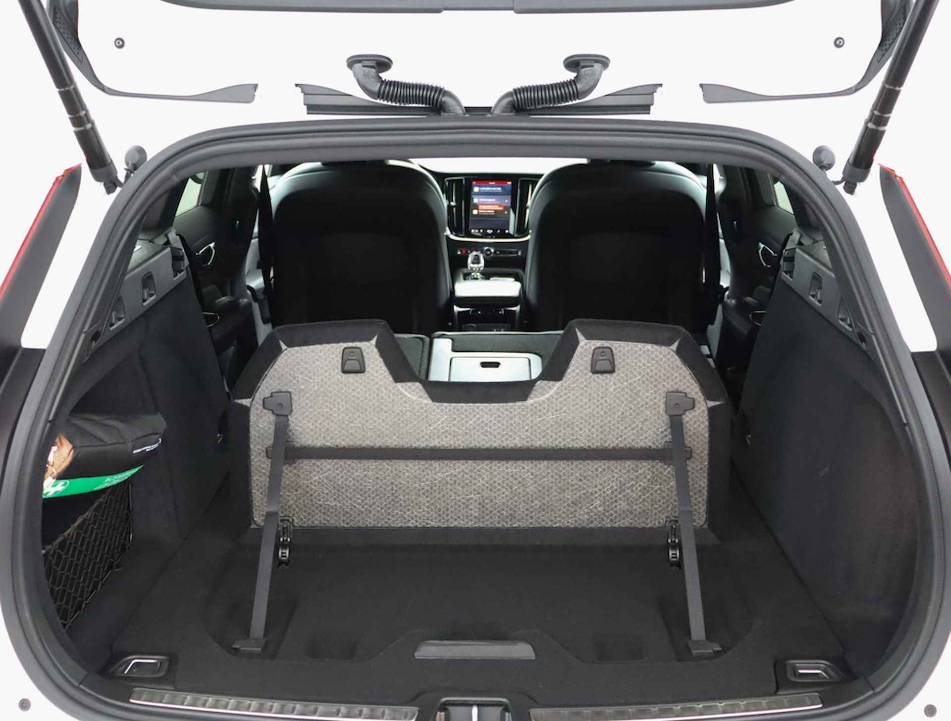 Volvo V60 T6 Recharge AWD Ultimate Dark Direct leverbaar | Visual Park Assist (incl. 360˚ view) | Adaptieve cruise control incl. BLIS | Panoramisch schuif-/kanteldak | Elektrisch verstelbare voorstoelen incl. geheugen | Premium Audio by Harman Kard - 35/70