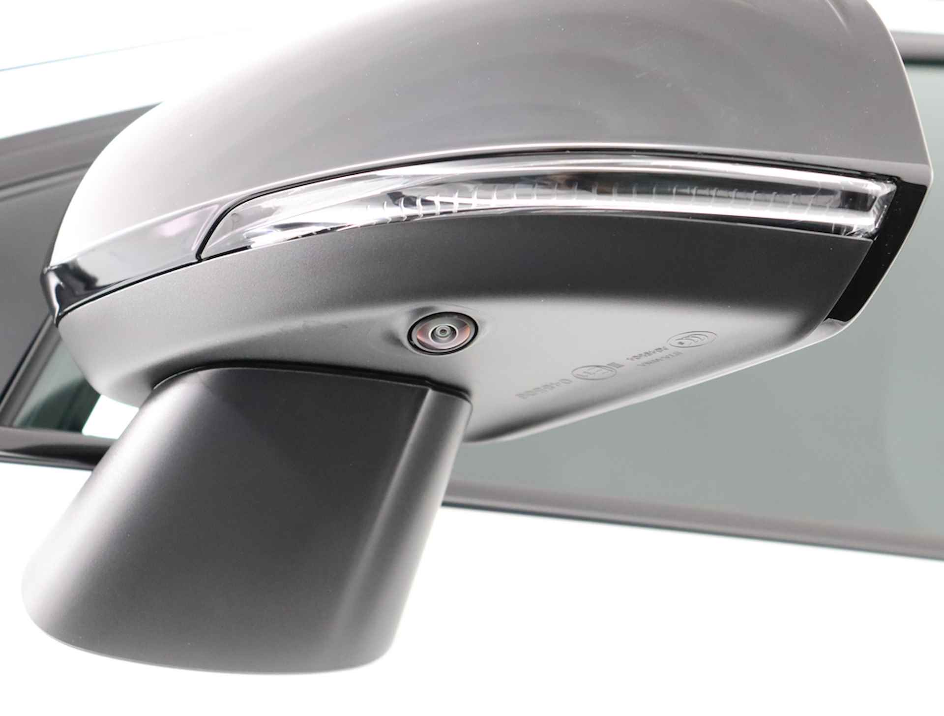 Volvo V60 T6 Recharge AWD Ultimate Dark Direct leverbaar | Visual Park Assist (incl. 360˚ view) | Adaptieve cruise control incl. BLIS | Panoramisch schuif-/kanteldak | Elektrisch verstelbare voorstoelen incl. geheugen | Premium Audio by Harman Kard - 48/70