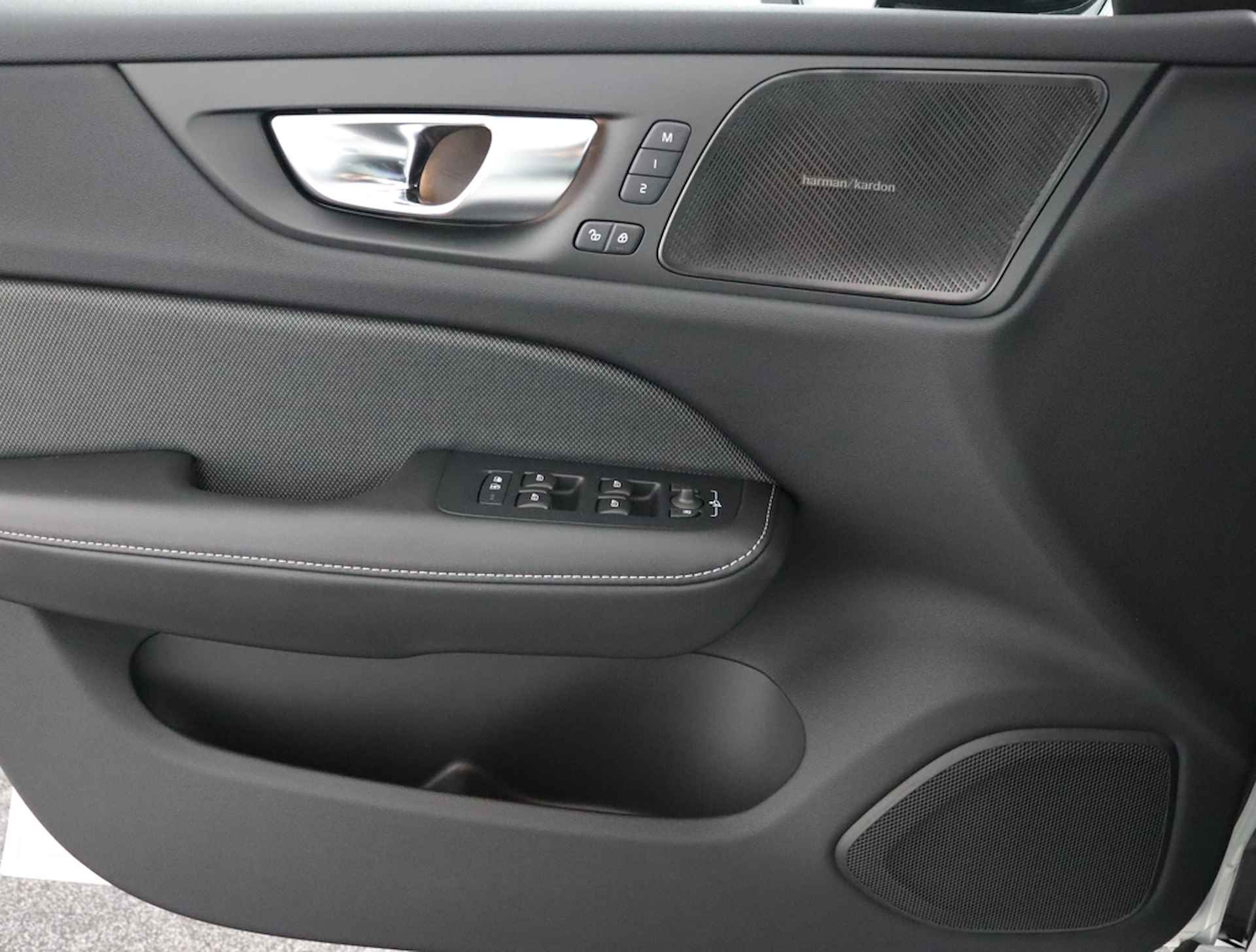 Volvo V60 T6 Recharge AWD Ultimate Dark Direct leverbaar | Visual Park Assist (incl. 360˚ view) | Adaptieve cruise control incl. BLIS | Panoramisch schuif-/kanteldak | Elektrisch verstelbare voorstoelen incl. geheugen | Premium Audio by Harman Kard - 57/70