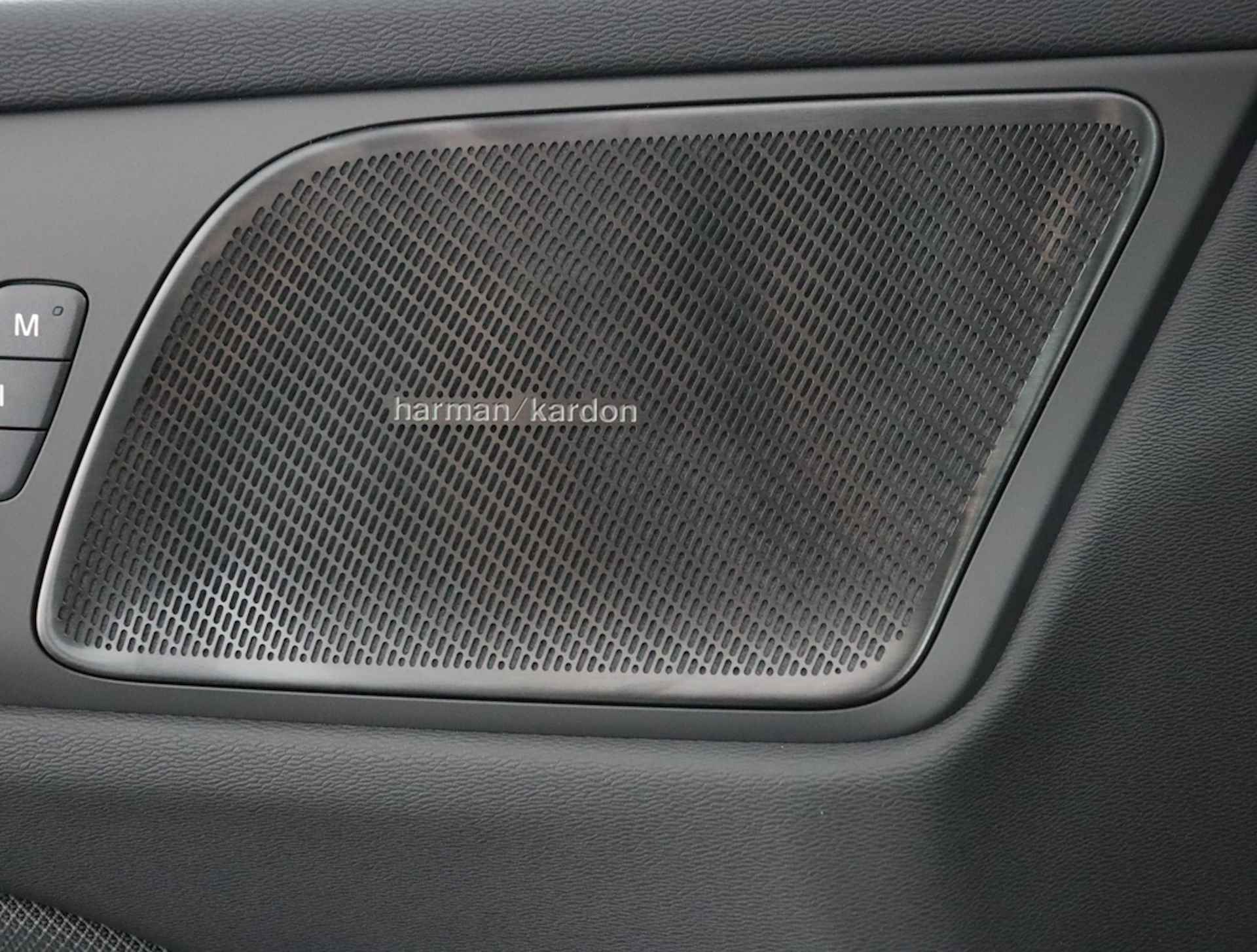 Volvo V60 T6 Recharge AWD Ultimate Dark Direct leverbaar | Visual Park Assist (incl. 360˚ view) | Adaptieve cruise control incl. BLIS | Panoramisch schuif-/kanteldak | Elektrisch verstelbare voorstoelen incl. geheugen | Premium Audio by Harman Kard - 58/70