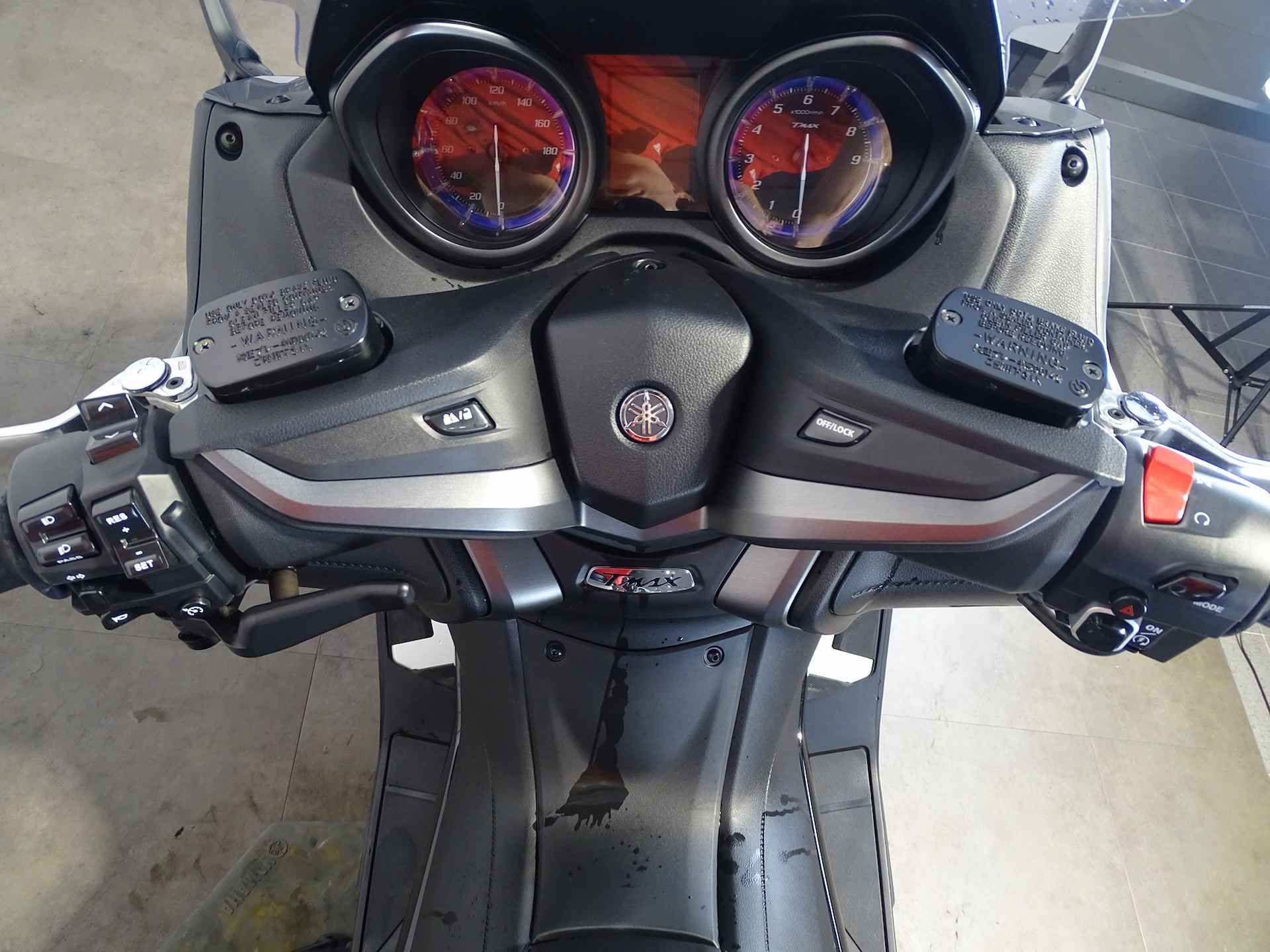 Yamaha T-MAX TECH MAX - 6/8