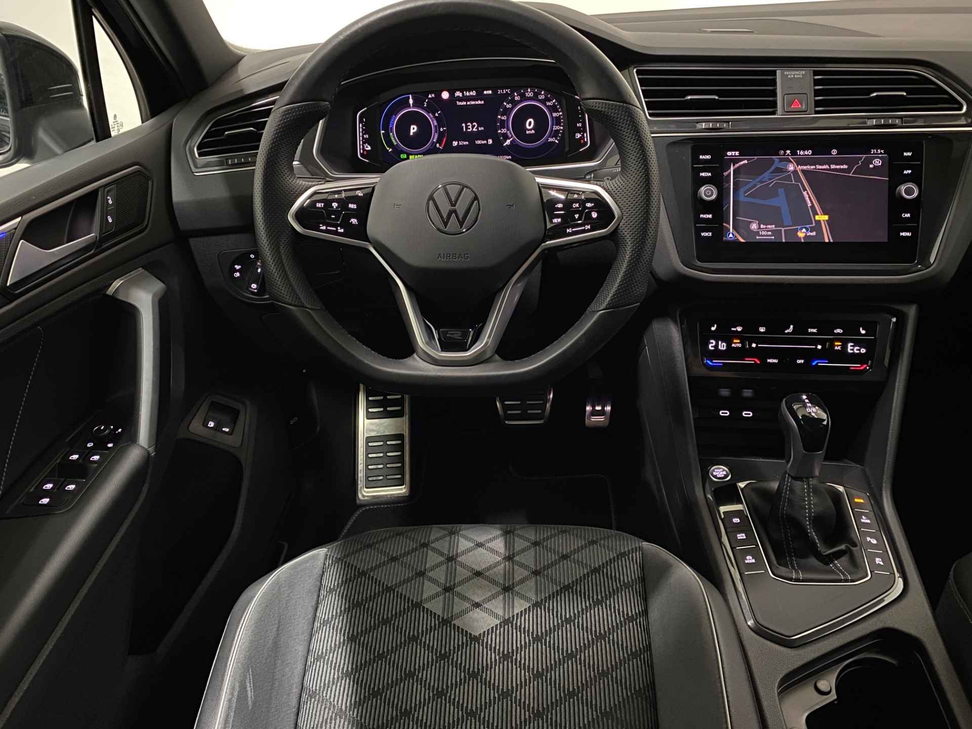 Volkswagen Tiguan 1.4 TSI eHybrid R-Line 360°Camera 20inch Trehaak IQdrive LED koplamp - 3/48