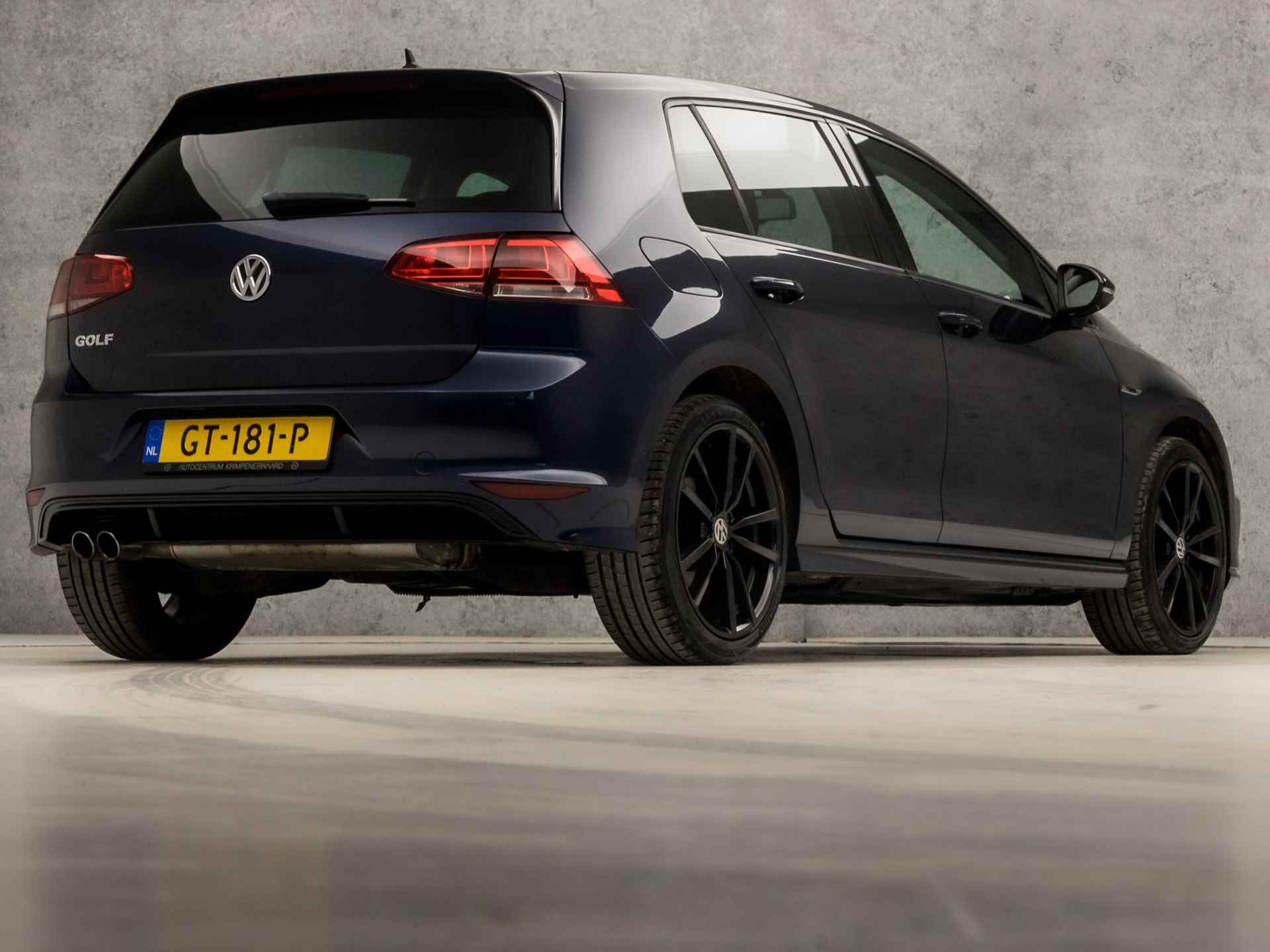 Volkswagen Golf 1.4 TSI R-Line Sport 150Pk Automaat (APPLE CARPLAY, NAVIGATIE, CAMERA, STOELVERWARMING, LEDER, SPORTSTOELEN, GETINT GLAS, MASSAGE, XENON, DAB+, NIEUWE APK, NIEUWSTAAT) - 5/35