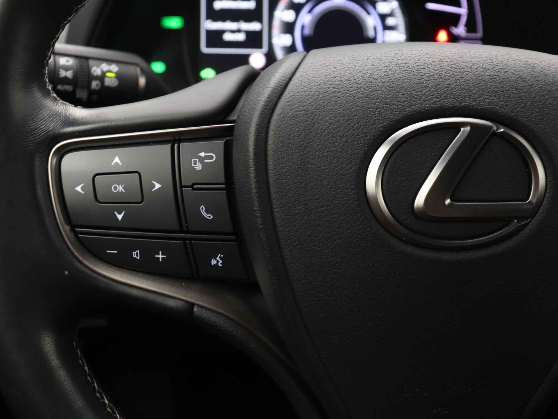 Lexus UX 250h Business Line Limited | Navigatie | Climate Control | 18" lichtmetalen velgen | Achteruitrijcamera | - 22/43