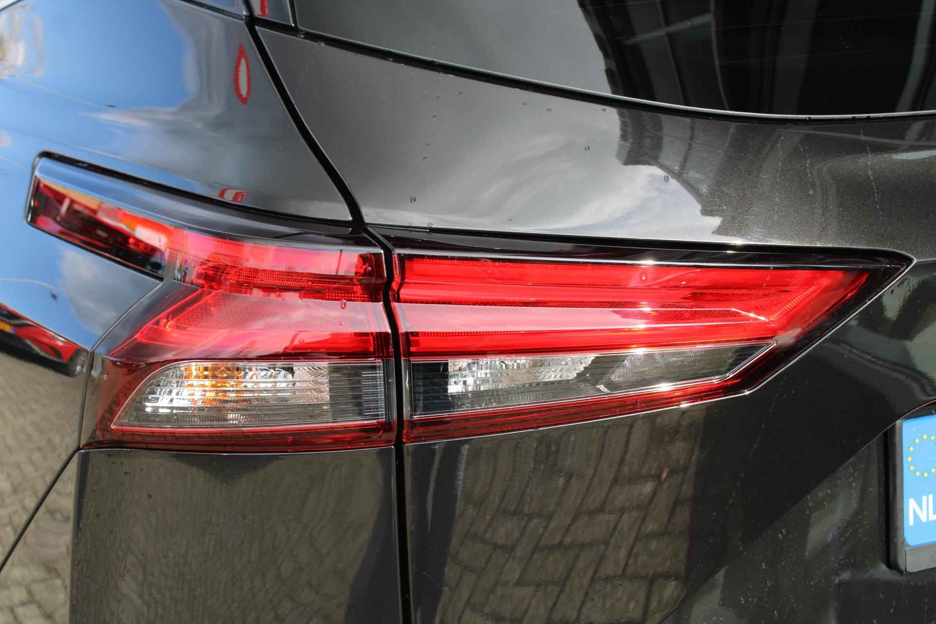 Nissan Qashqai 1.5 e-Power Black Edition 190PK AUTOMAAT | Panorama dak | 360-Camera | Parkeersensoren | Dodehoek detectie | Stoel/Stuur/Voorruit verwarming | Navigatie | Adaptive cruise control | Apple Carplay/Android auto | 18'' Lichtmetalen velgen | - 16/61