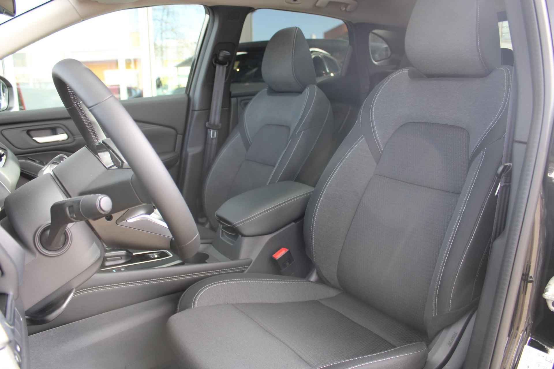 Nissan Qashqai 1.5 e-Power Black Edition 190PK AUTOMAAT | Panorama dak | 360-Camera | Parkeersensoren | Dodehoek detectie | Stoel/Stuur/Voorruit verwarming | Navigatie | Adaptive cruise control | Apple Carplay/Android auto | 18'' Lichtmetalen velgen | - 22/61