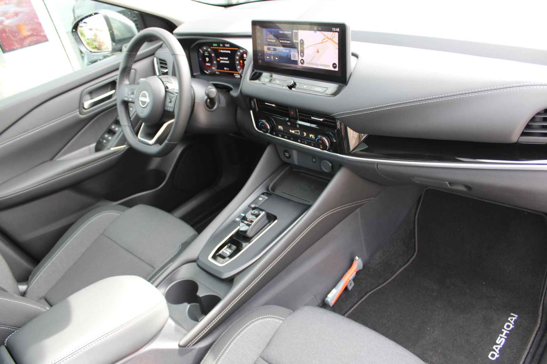 Nissan Qashqai 1.5 e-Power Black Edition 190PK AUTOMAAT | Panorama dak | 360-Camera | Parkeersensoren | Dodehoek detectie | Stoel/Stuur/Voorruit verwarming | Navigatie | Adaptive cruise control | Apple Carplay/Android auto | 18'' Lichtmetalen velgen | - 24/61