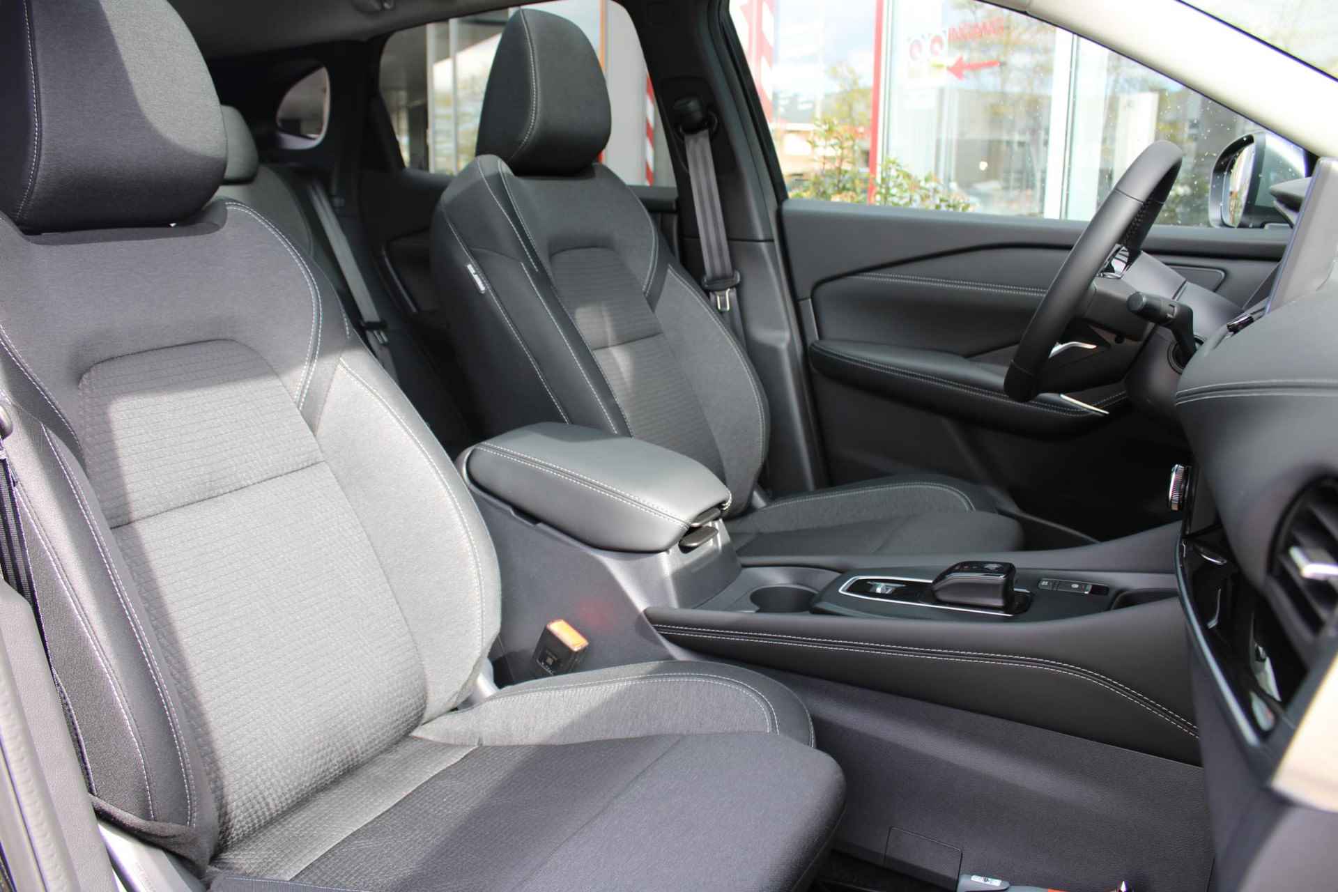 Nissan Qashqai 1.5 e-Power Black Edition 190PK AUTOMAAT | Panorama dak | 360-Camera | Parkeersensoren | Dodehoek detectie | Stoel/Stuur/Voorruit verwarming | Navigatie | Adaptive cruise control | Apple Carplay/Android auto | 18'' Lichtmetalen velgen | - 25/61