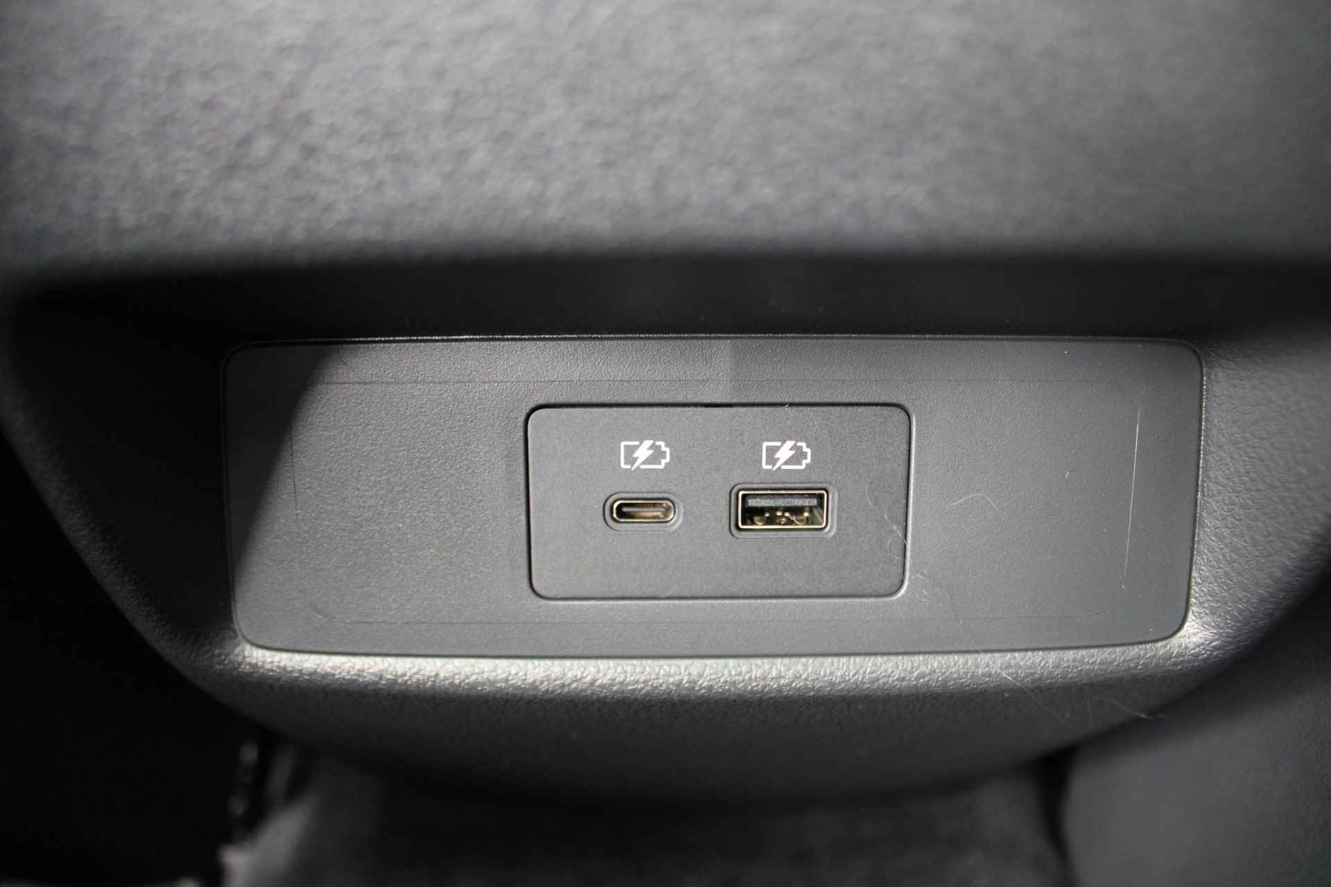 Nissan Qashqai 1.5 e-Power Black Edition 190PK AUTOMAAT | Panorama dak | 360-Camera | Parkeersensoren | Dodehoek detectie | Stoel/Stuur/Voorruit verwarming | Navigatie | Adaptive cruise control | Apple Carplay/Android auto | 18'' Lichtmetalen velgen | - 29/61